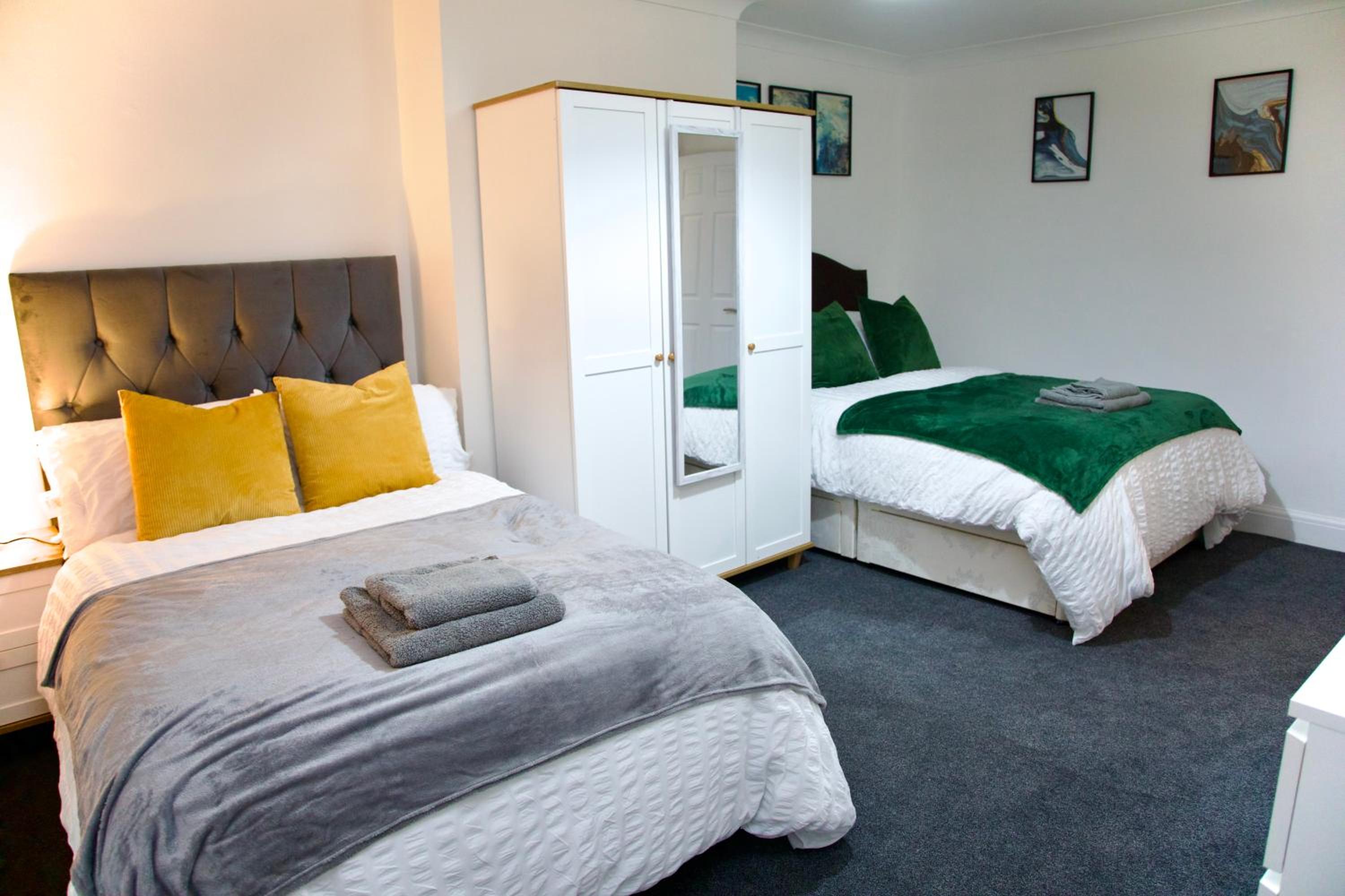 2 Bedroom Ground Floor Flat in Dartford with Free Parking - 20 minutes to London