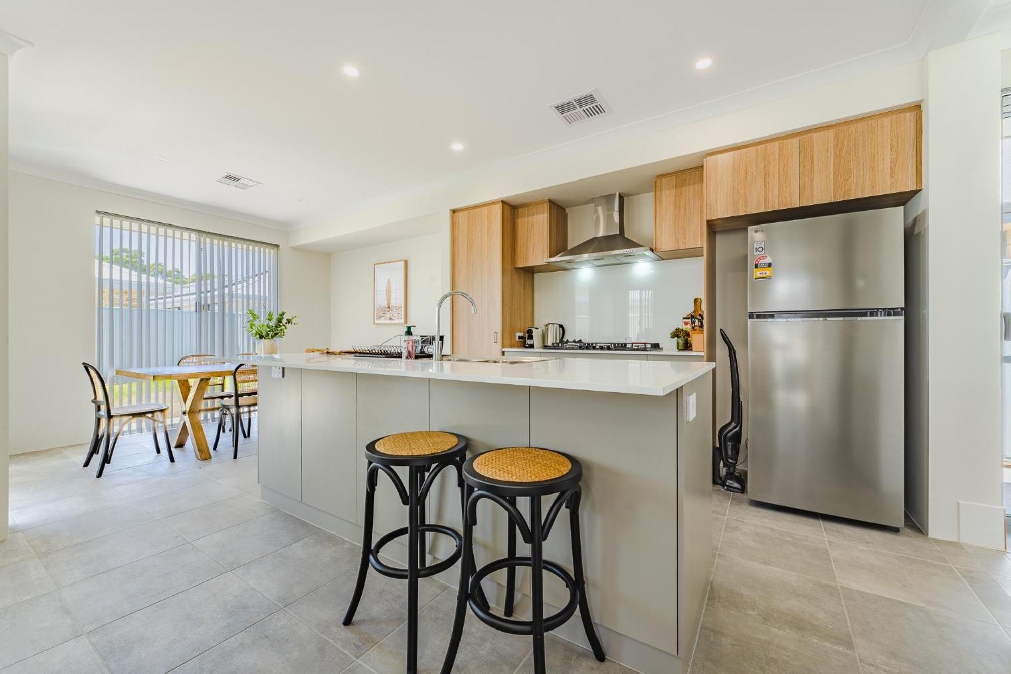 Bright & Airy 3-Bed House Near Rockingham Beach