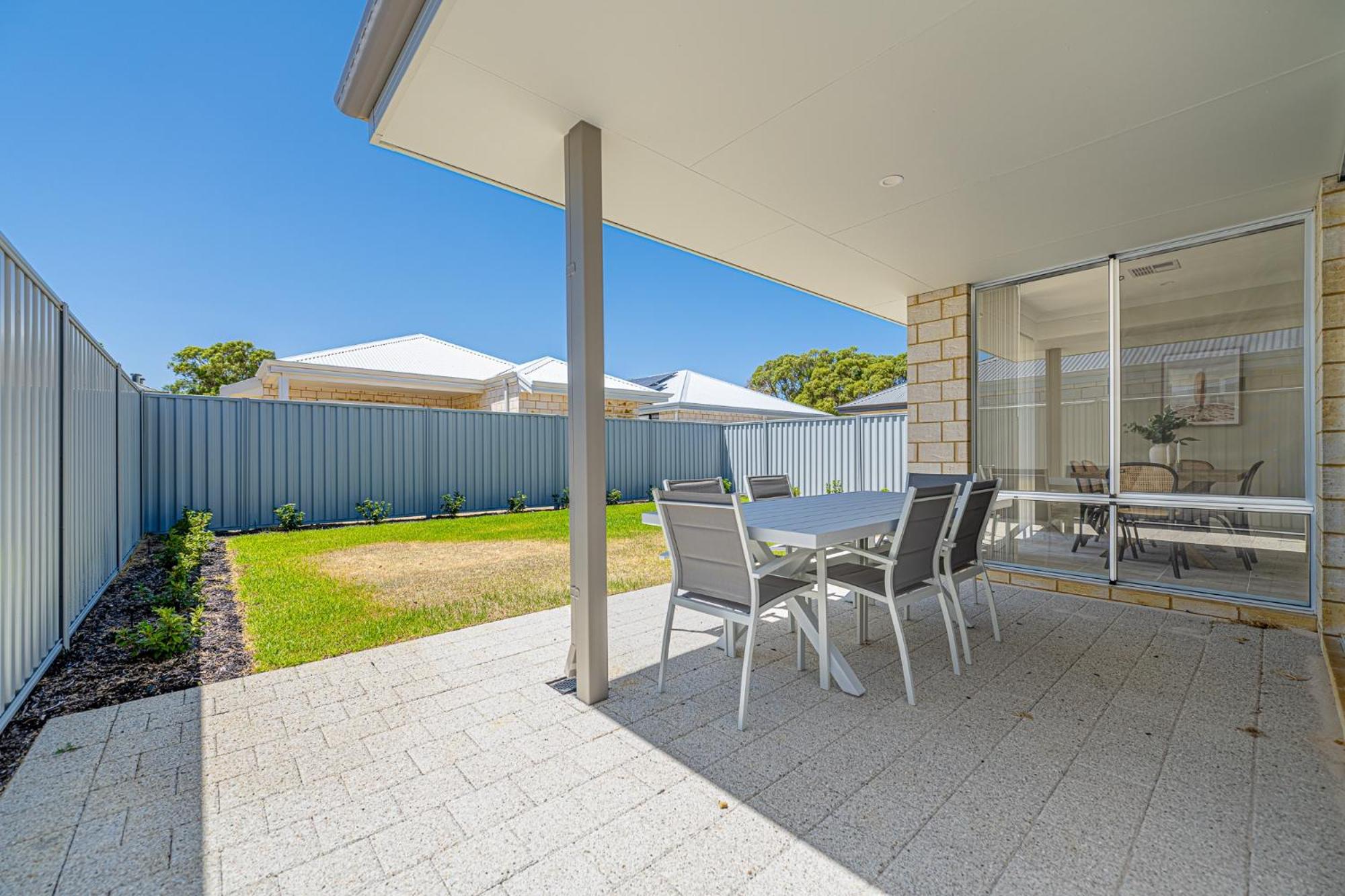 Bright & Airy 3-Bed House Near Rockingham Beach