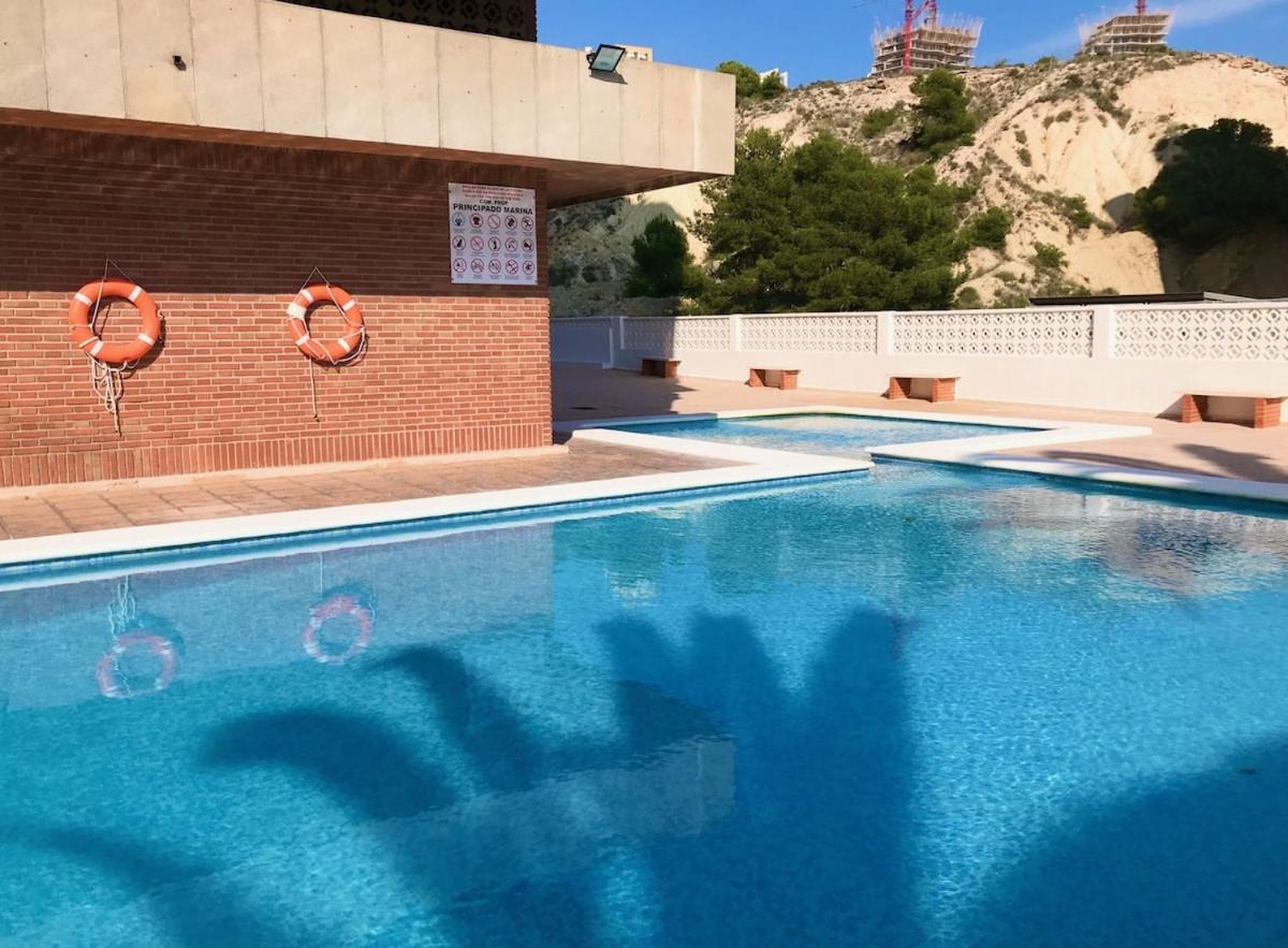 Apartamento ensueño 1a linea playa poniente 6 PAX parking wifi y AC