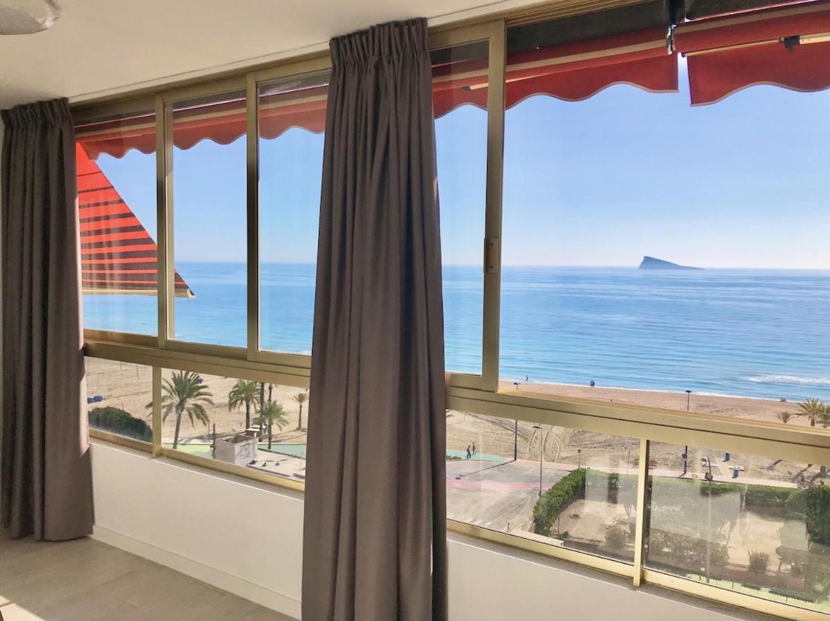 Apartamento ensueño 1a linea playa poniente 6 PAX parking wifi y AC