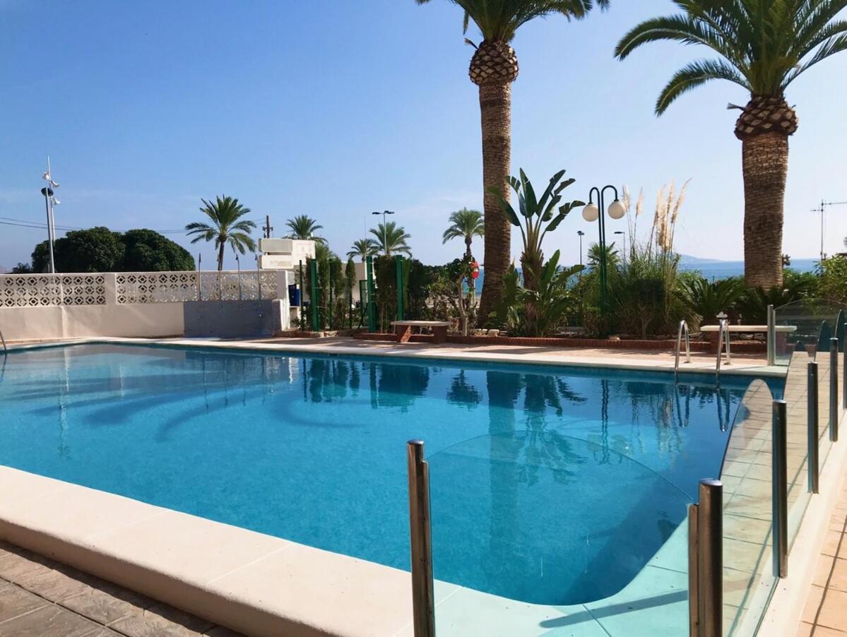 Apartamento ensueño 1a linea playa poniente 6 PAX parking wifi y AC