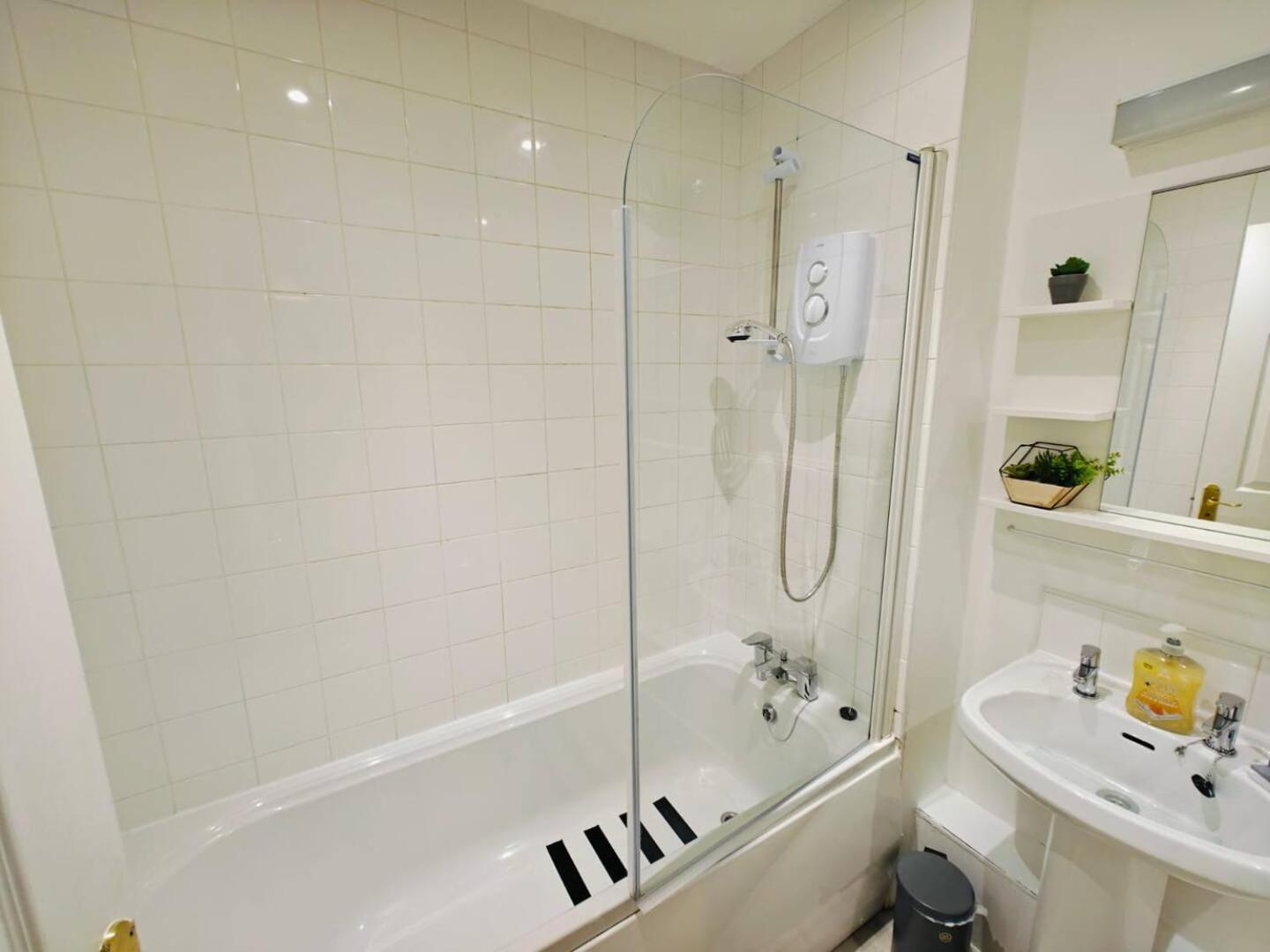 4BR Modern Ormeau House view 3