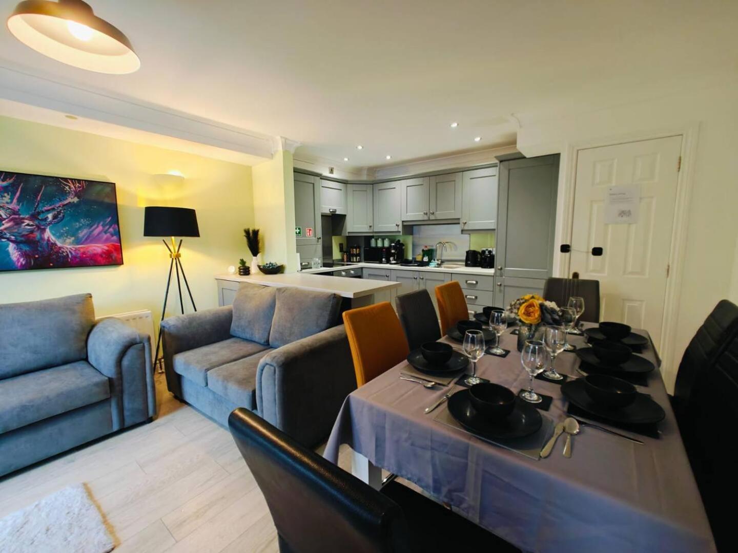 4BR Modern Ormeau House view 4