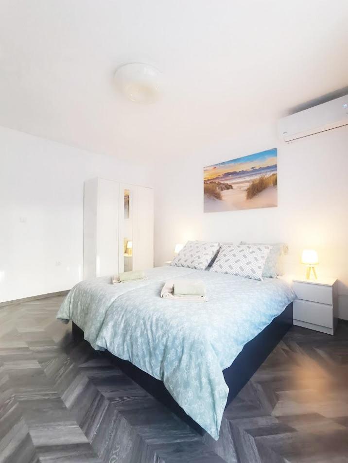 Varna Central Apartment 2