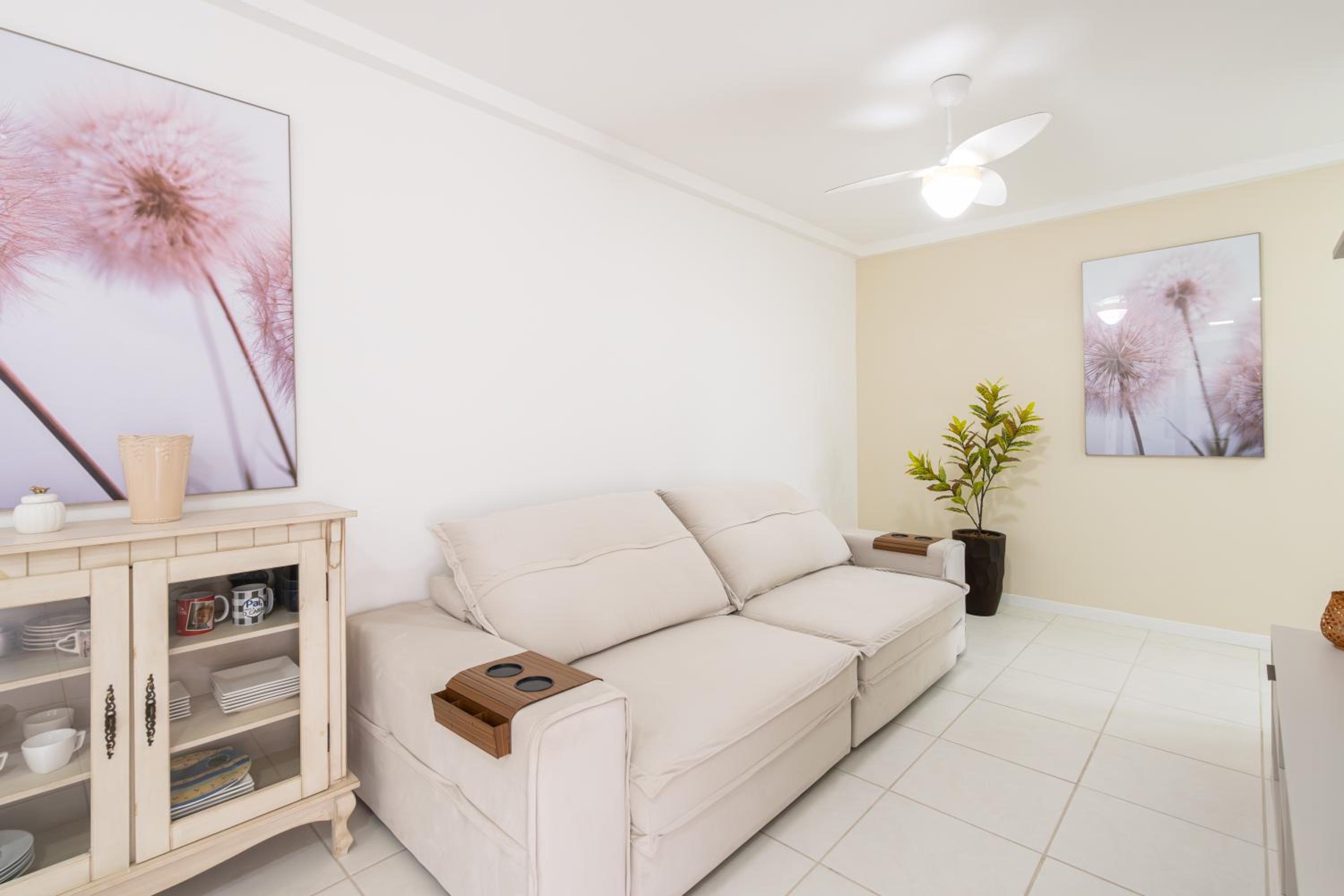 Apartamentos a 150 M DA PRAIA com SACADA, WI-FI, PISCINA, PORTARIA 24h, PLAYGROUND e vaga de GARAGEM