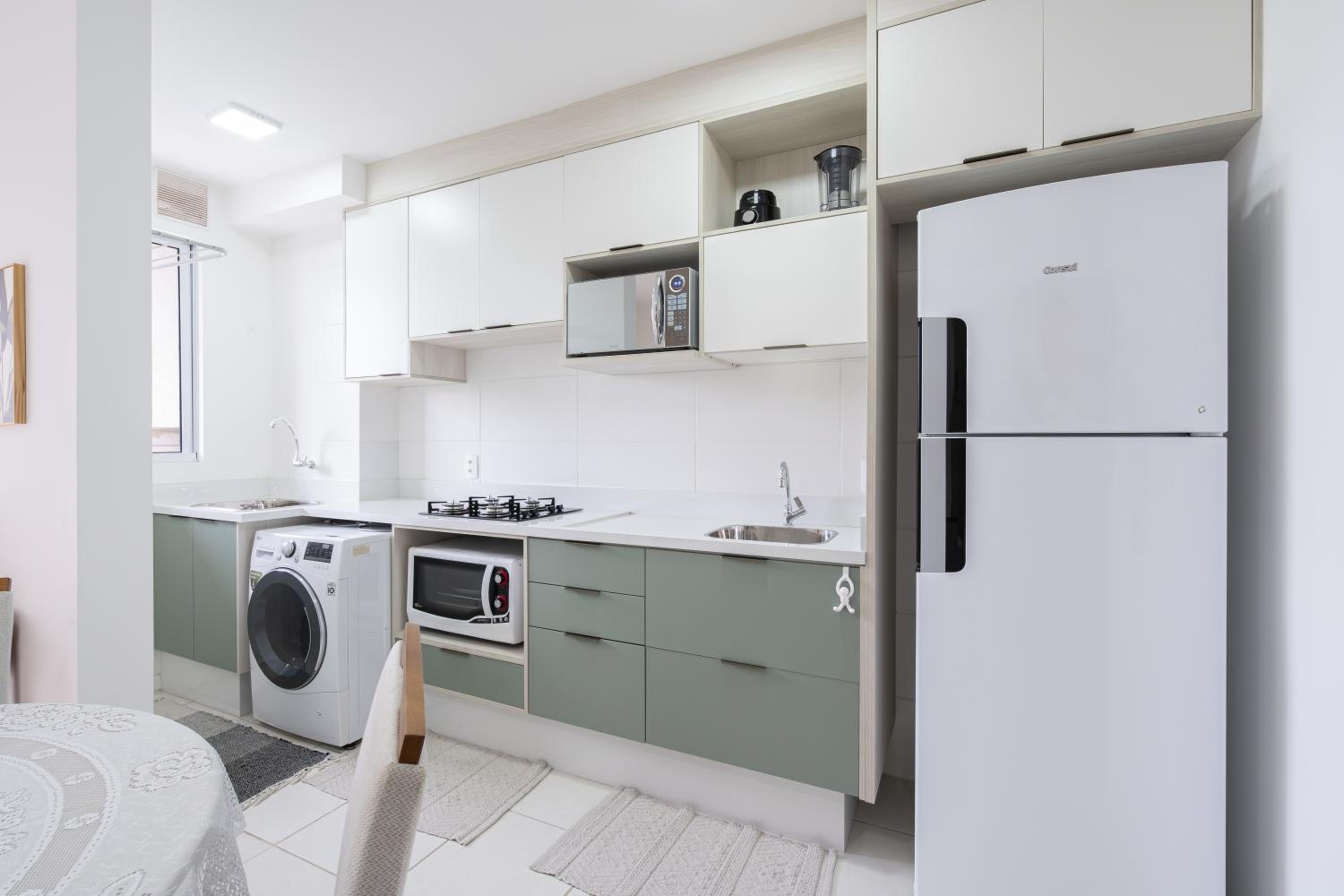 Apartamentos a 150 M DA PRAIA com SACADA, WI-FI, PISCINA, PORTARIA 24h, PLAYGROUND e vaga de GARAGEM