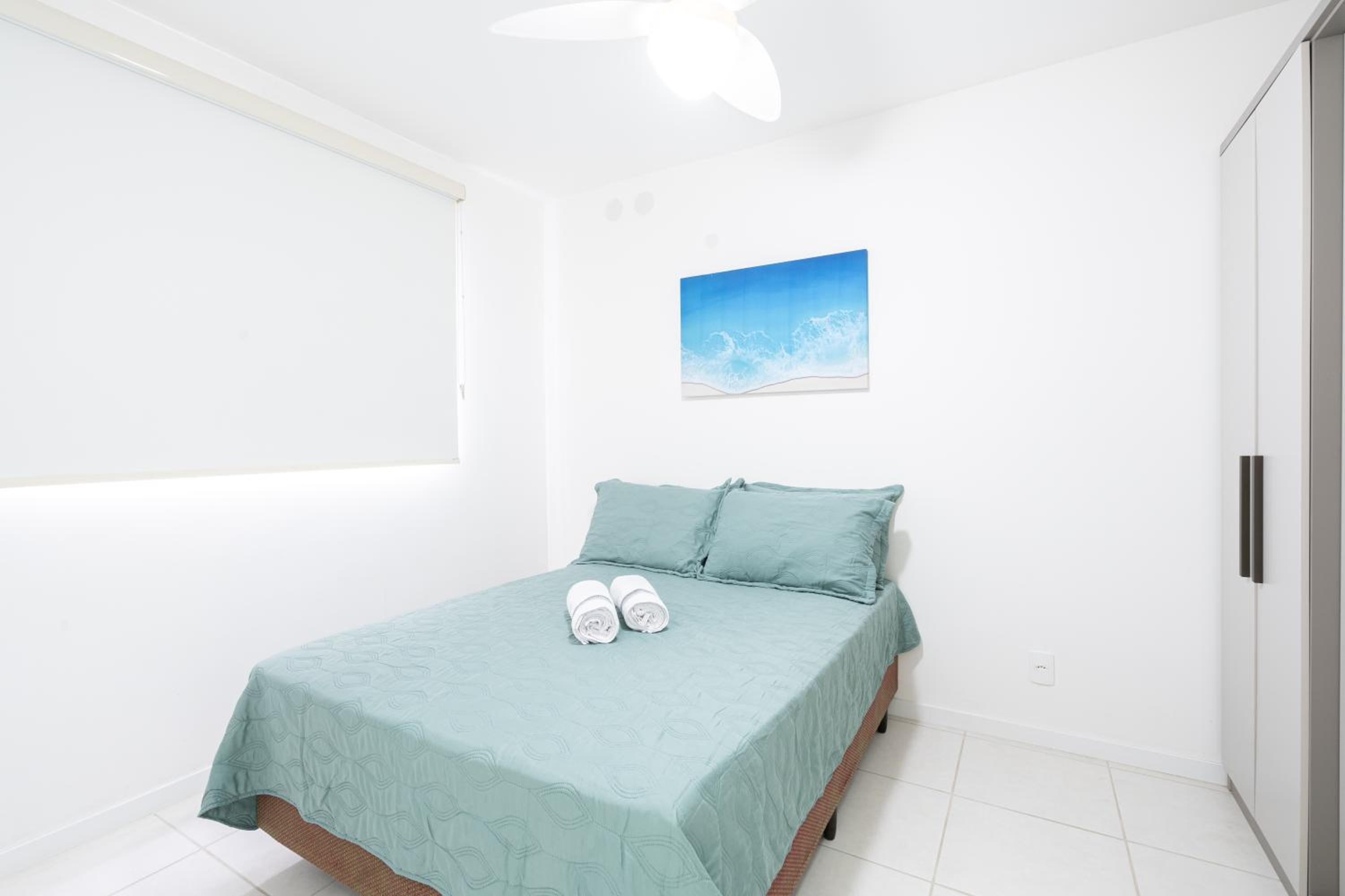 Apartamentos a 150 M DA PRAIA com SACADA, WI-FI, PISCINA, PORTARIA 24h, PLAYGROUND e vaga de GARAGEM