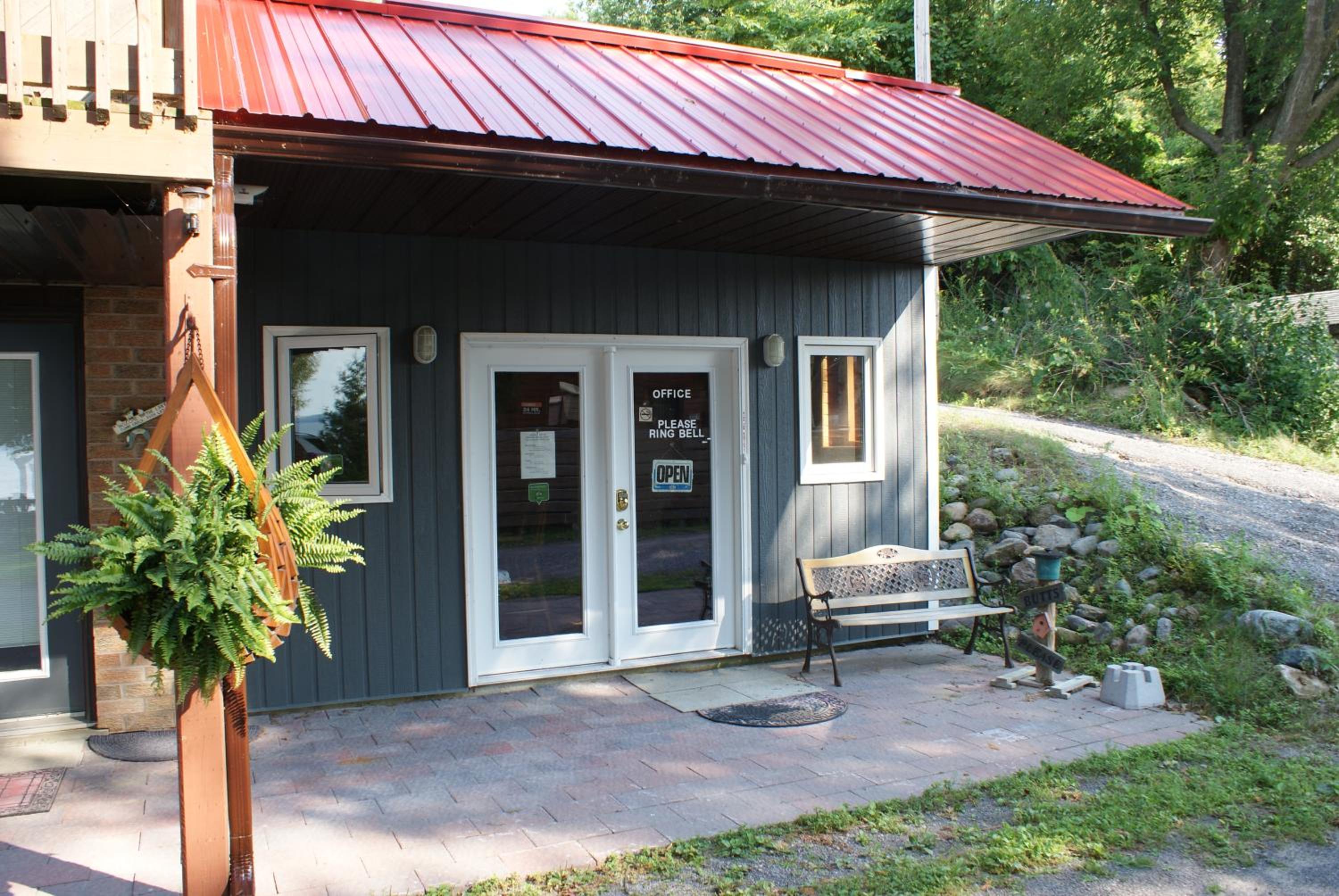 Sandy Shore Cottages Luxury Resort on Rice Lake
