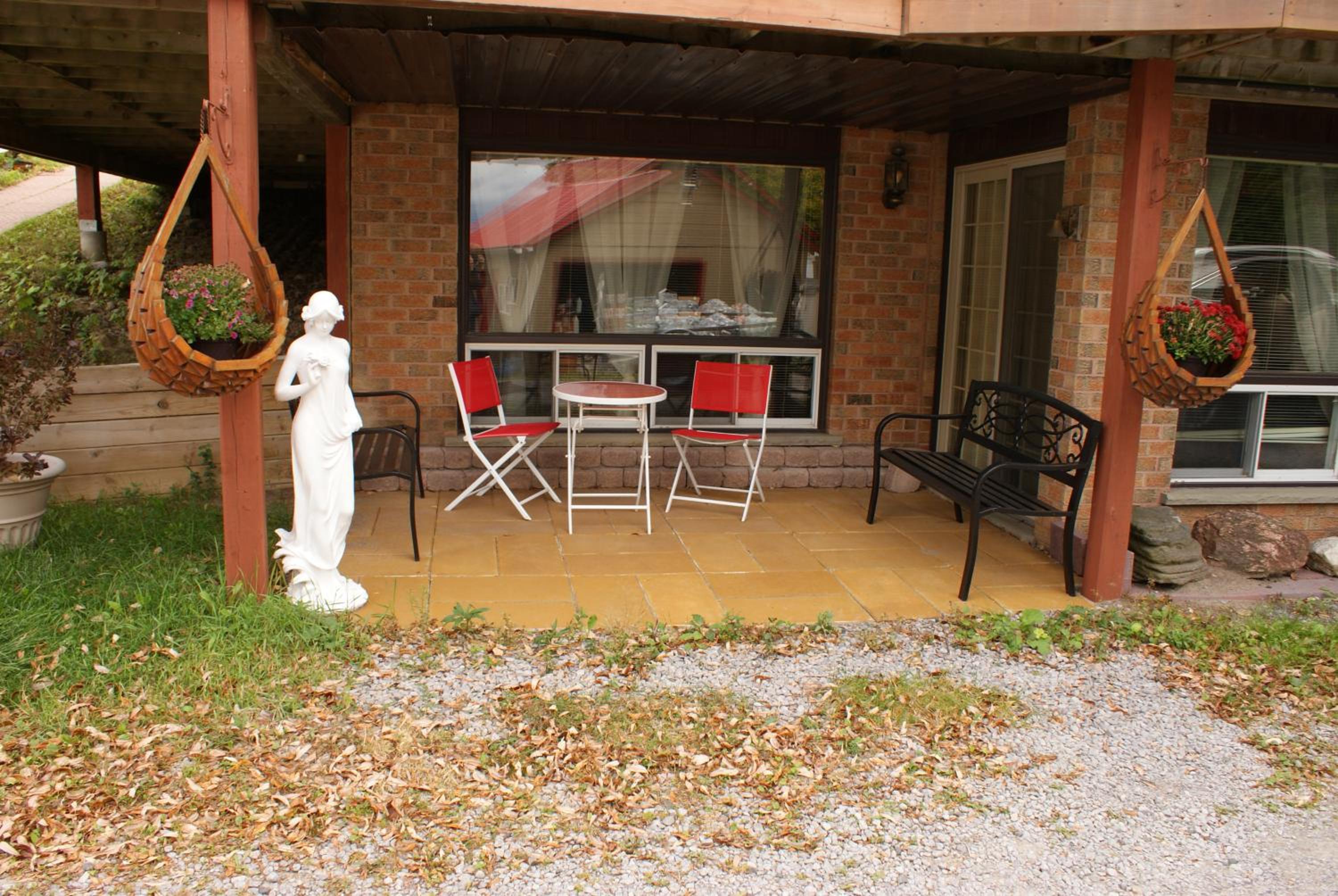 Sandy Shore Cottages Luxury Resort on Rice Lake