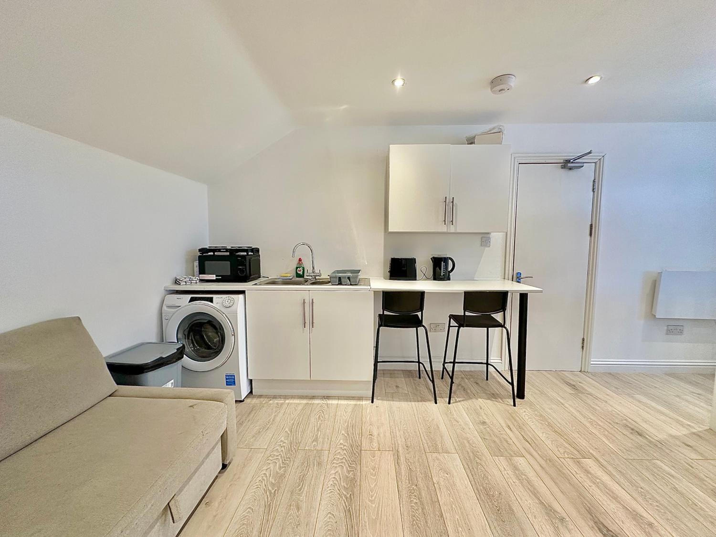 Flat C Garratt Lane