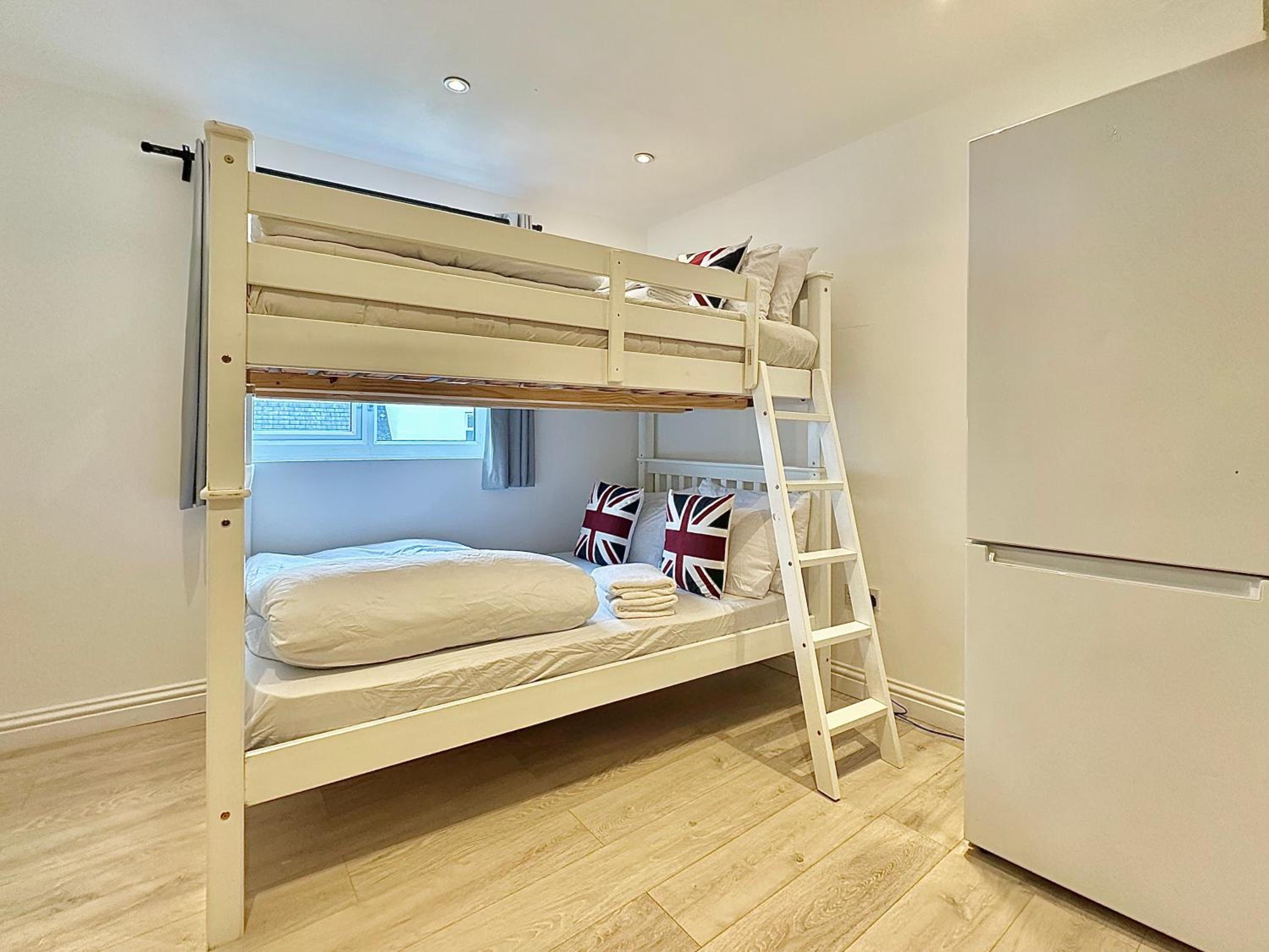Flat C Garratt Lane