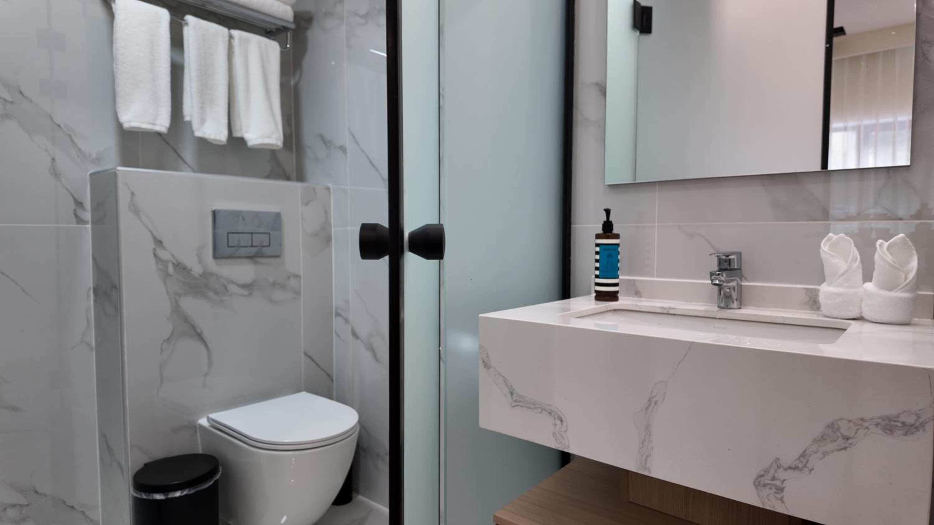 CC LUX Suites in Piraeus Port