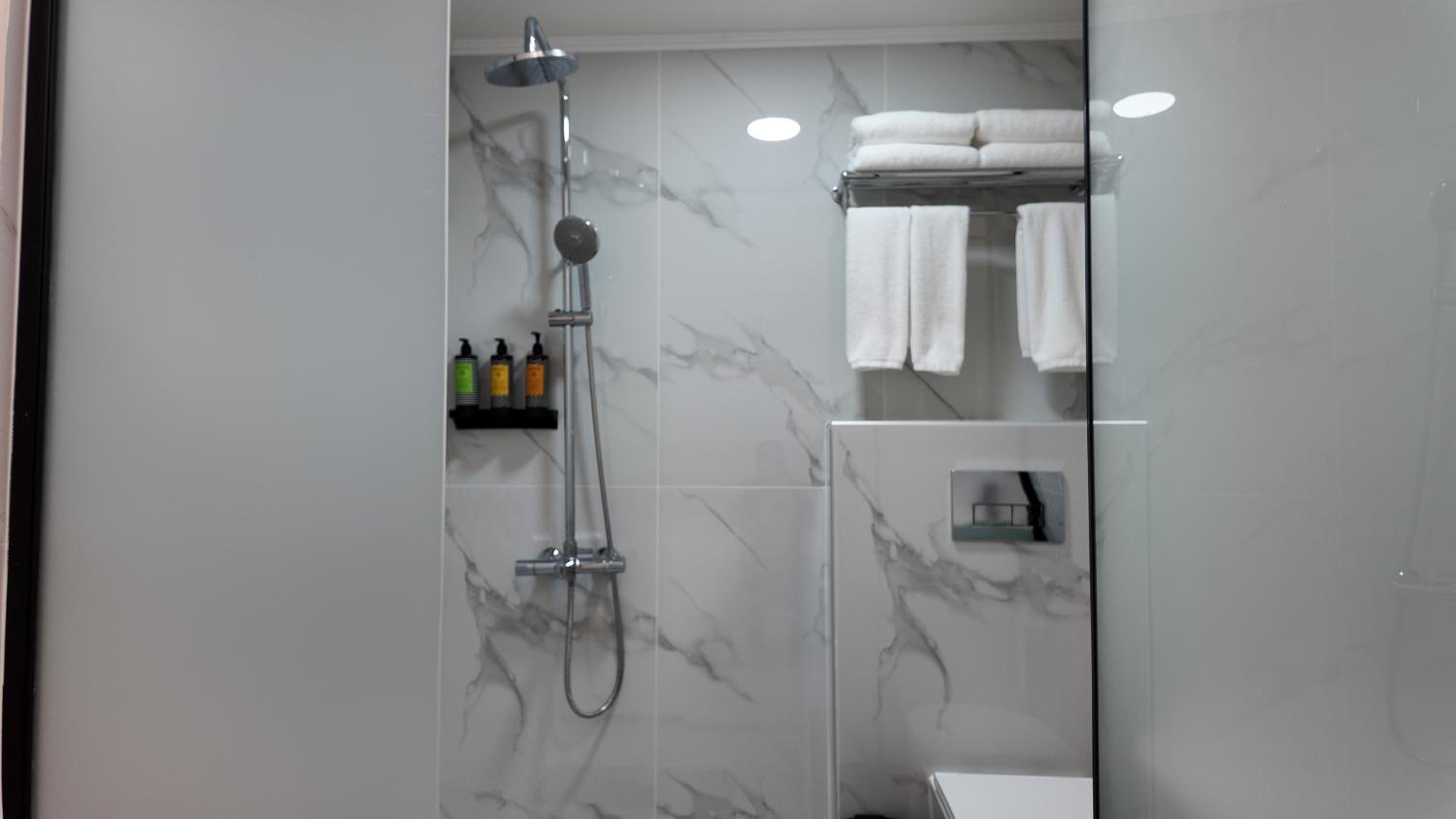 CC LUX Suites in Piraeus Port