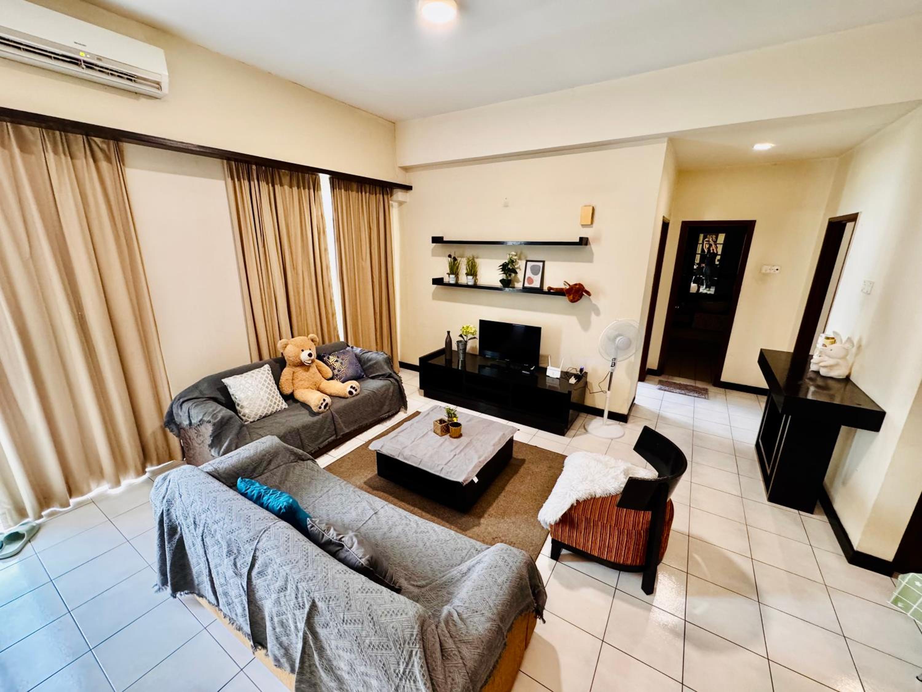 126 Bukit Ceylon 5 minutes KLCC Jalan Alor Pavilion Bukit Bintang 2R2B 8Pax