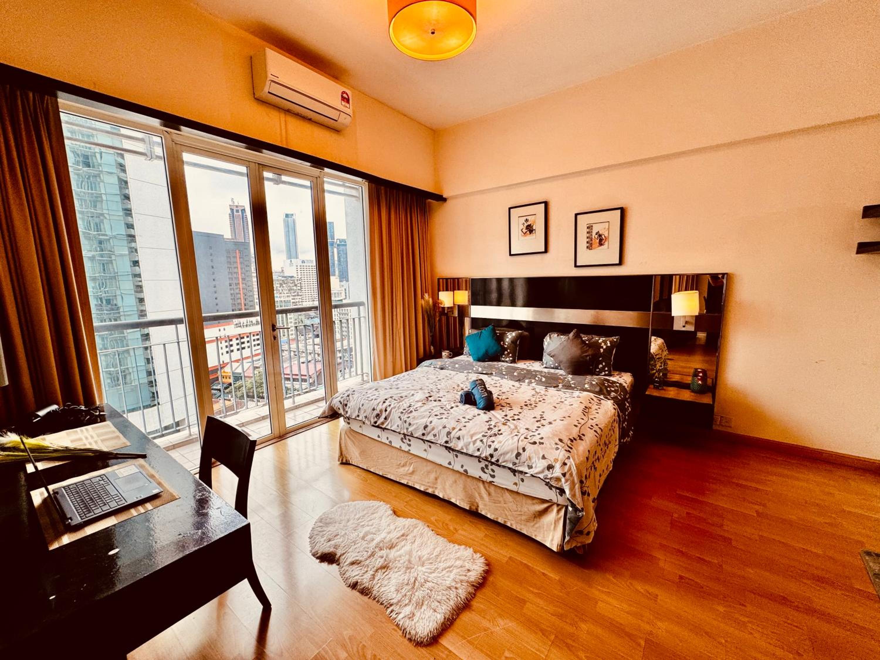 126 Bukit Ceylon 5 minutes KLCC Jalan Alor Pavilion Bukit Bintang 2R2B 8Pax