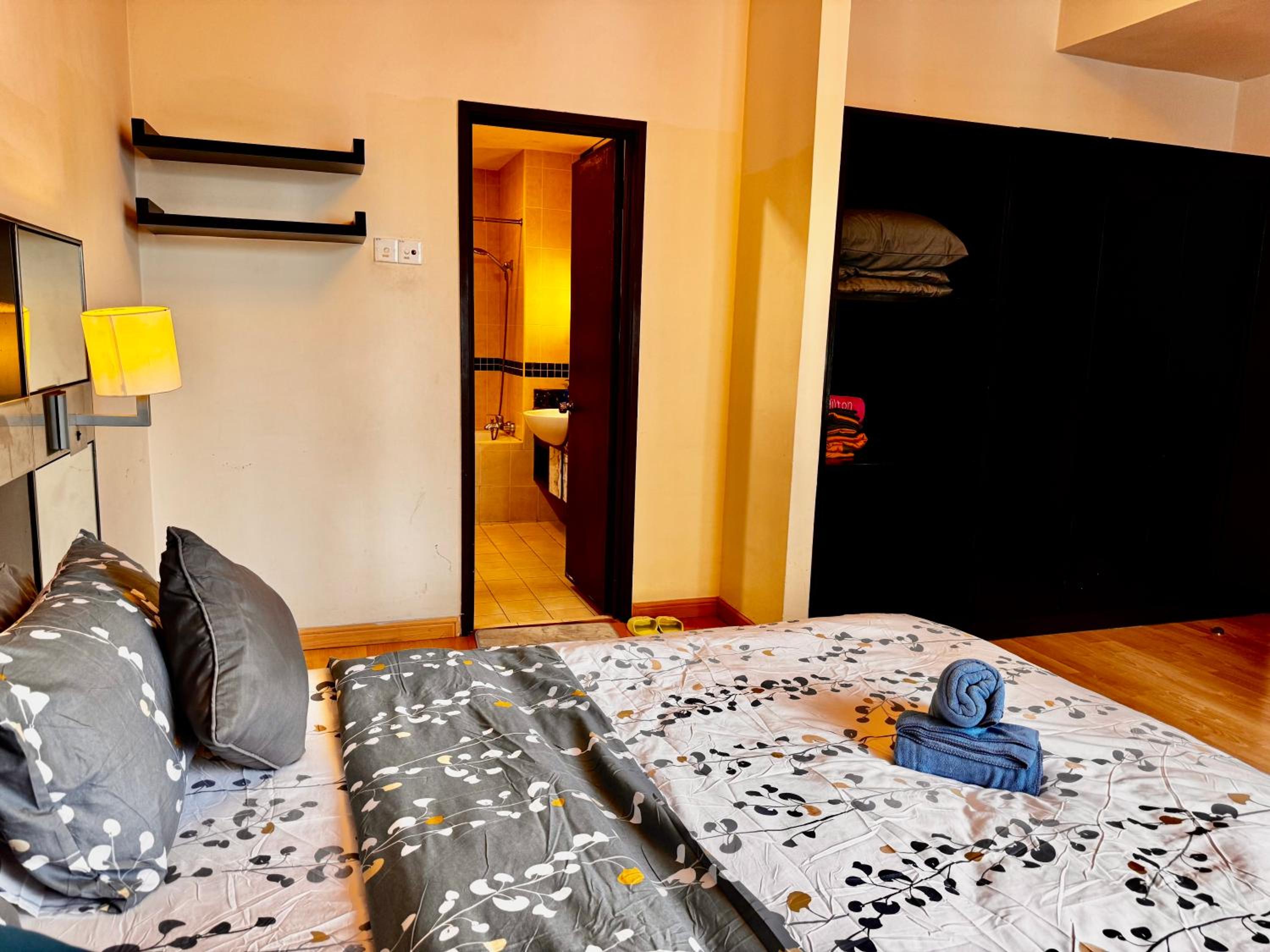126 Bukit Ceylon 5 minutes KLCC Jalan Alor Pavilion Bukit Bintang 2R2B 8Pax