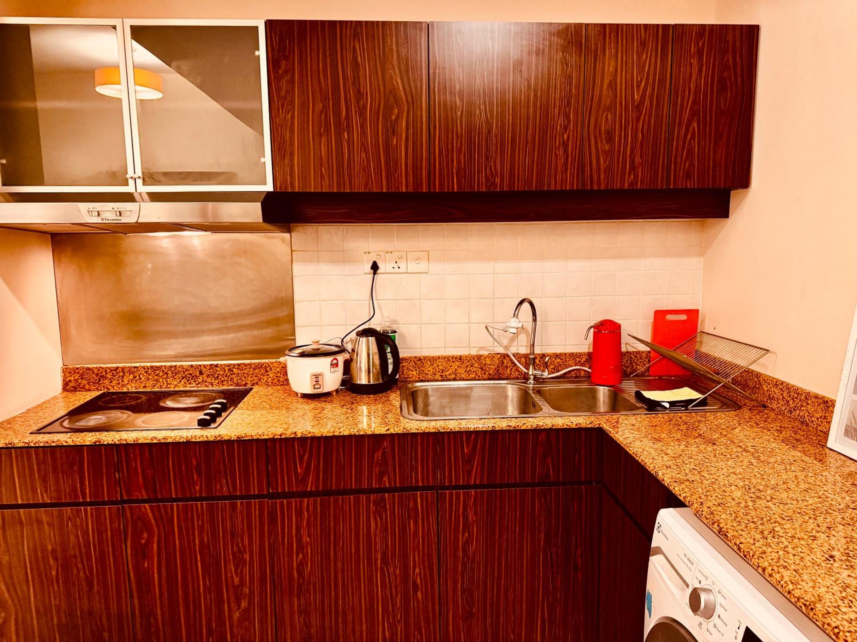 126 Bukit Ceylon 5 minutes KLCC Jalan Alor Pavilion Bukit Bintang 2R2B 8Pax
