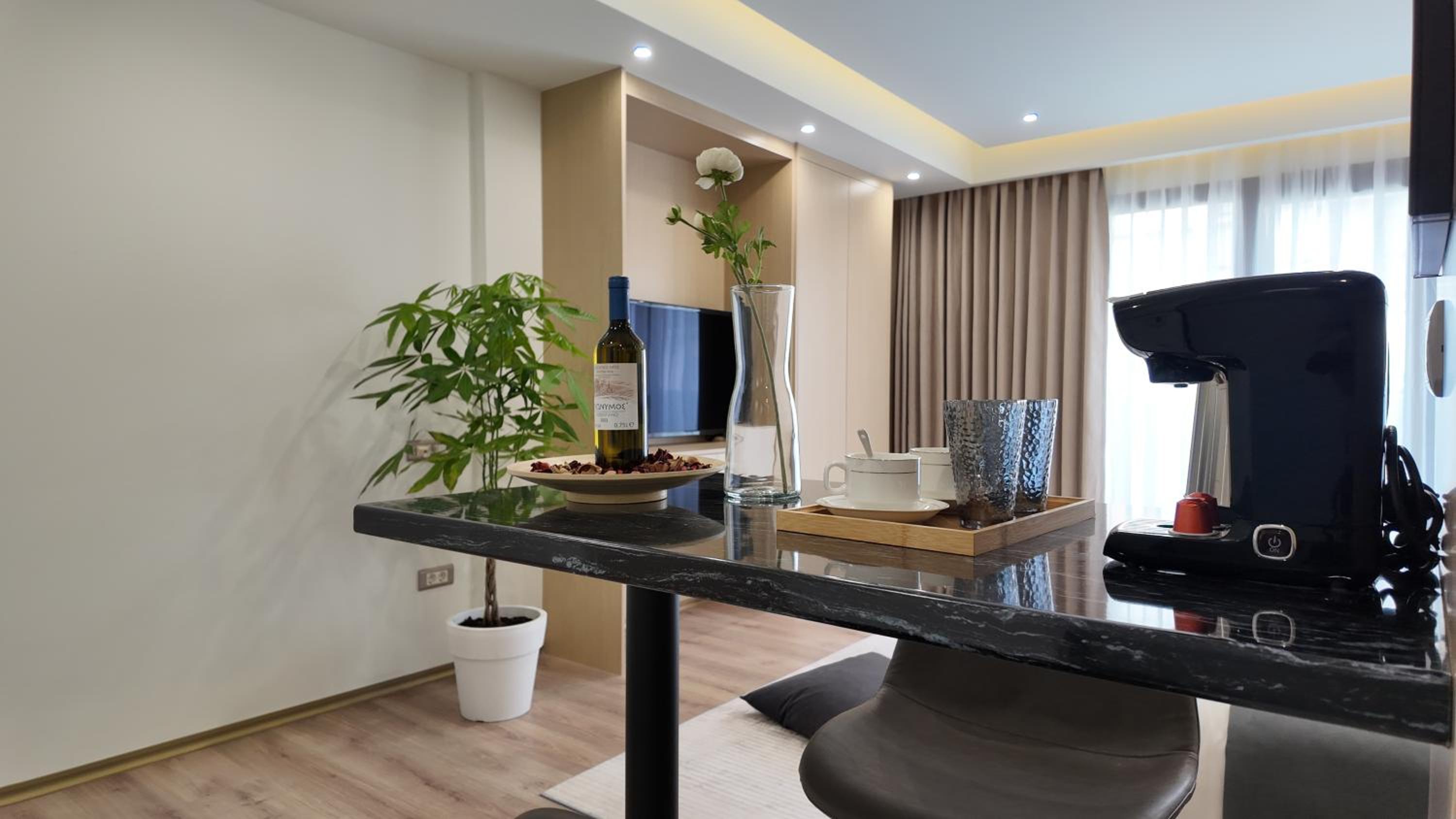 CC LUX Suites in Piraeus Port