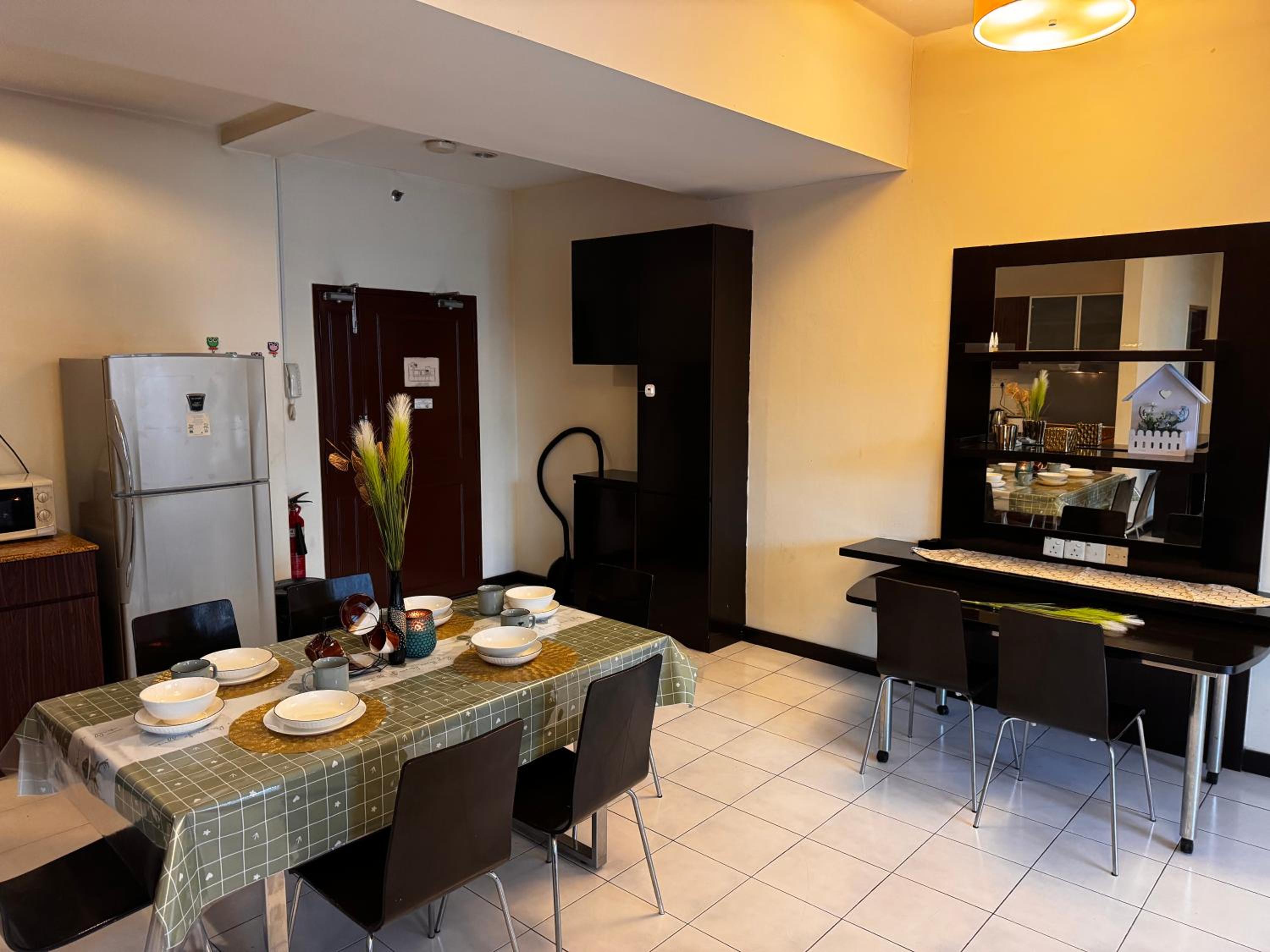 126 Bukit Ceylon 5 minutes KLCC Jalan Alor Pavilion Bukit Bintang 2R2B 8Pax