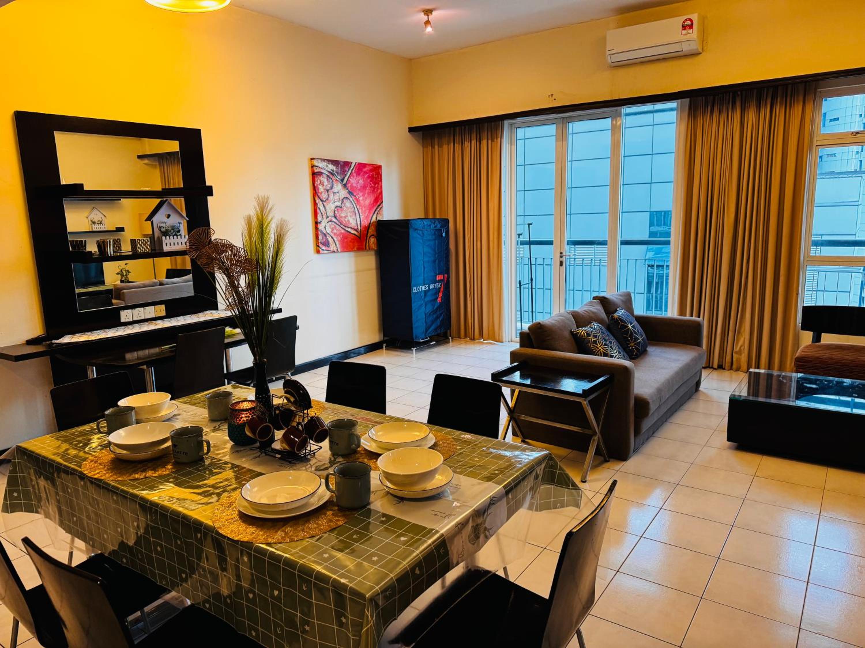 126 Bukit Ceylon 5 minutes KLCC Jalan Alor Pavilion Bukit Bintang 2R2B 8Pax