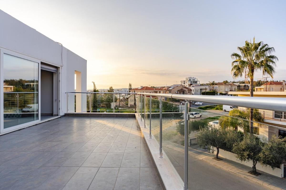 Penthouse with outdoor hottub