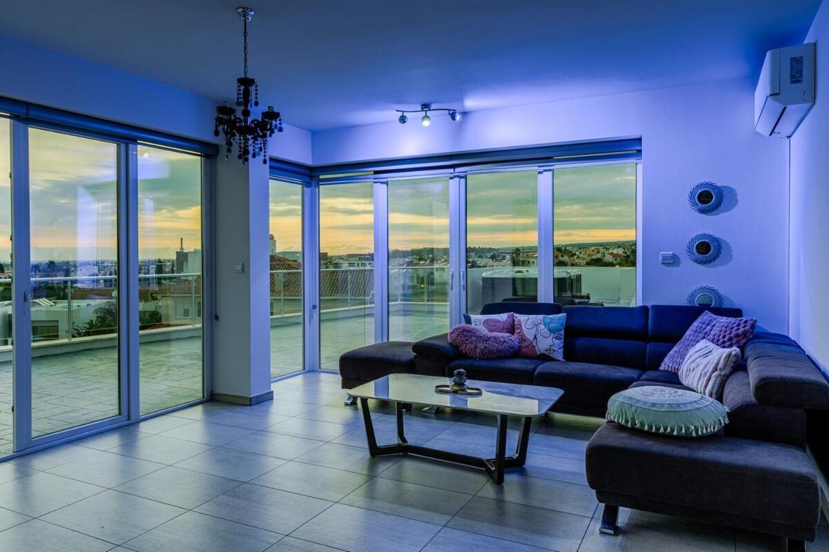 Penthouse with outdoor hottub