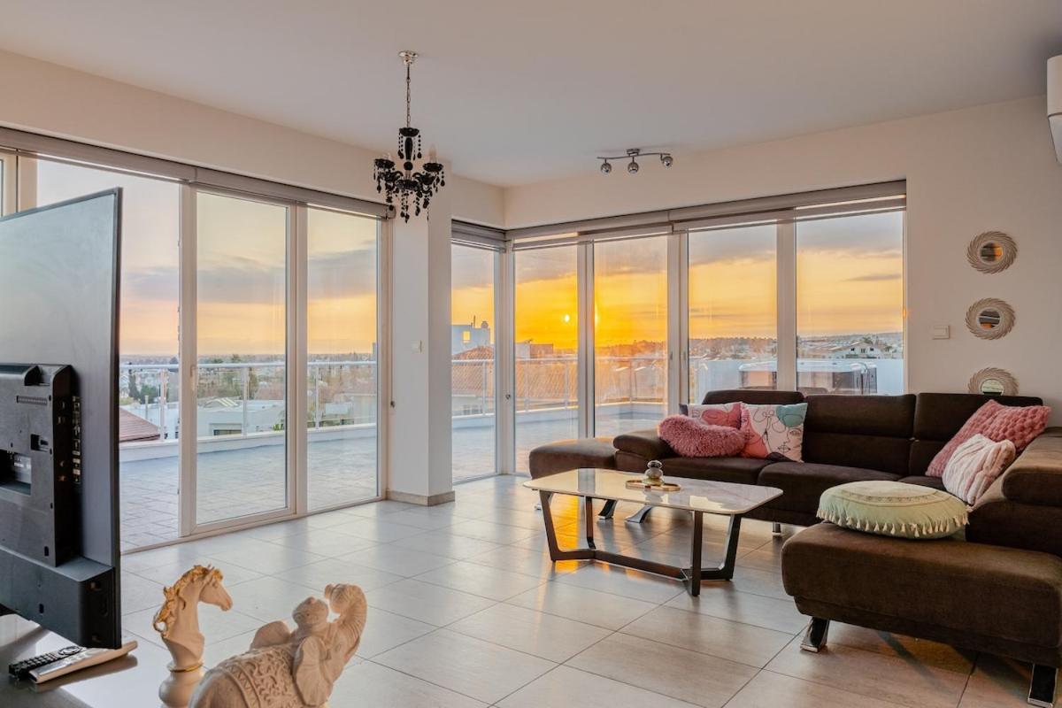 Penthouse with outdoor hottub
