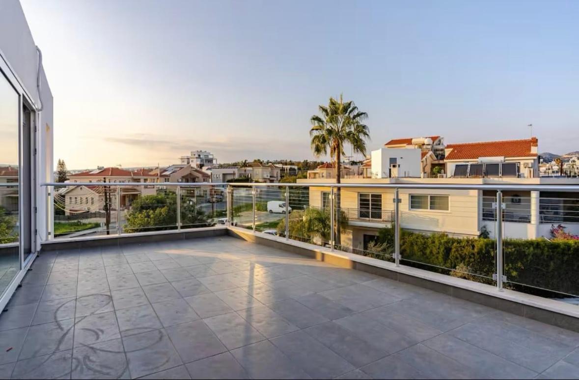 Penthouse with outdoor hottub