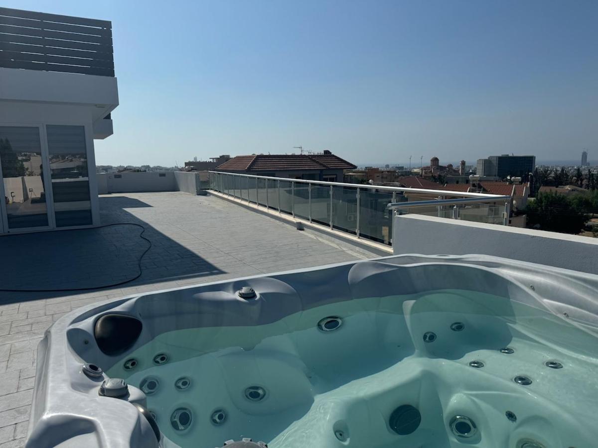 Penthouse with outdoor hottub