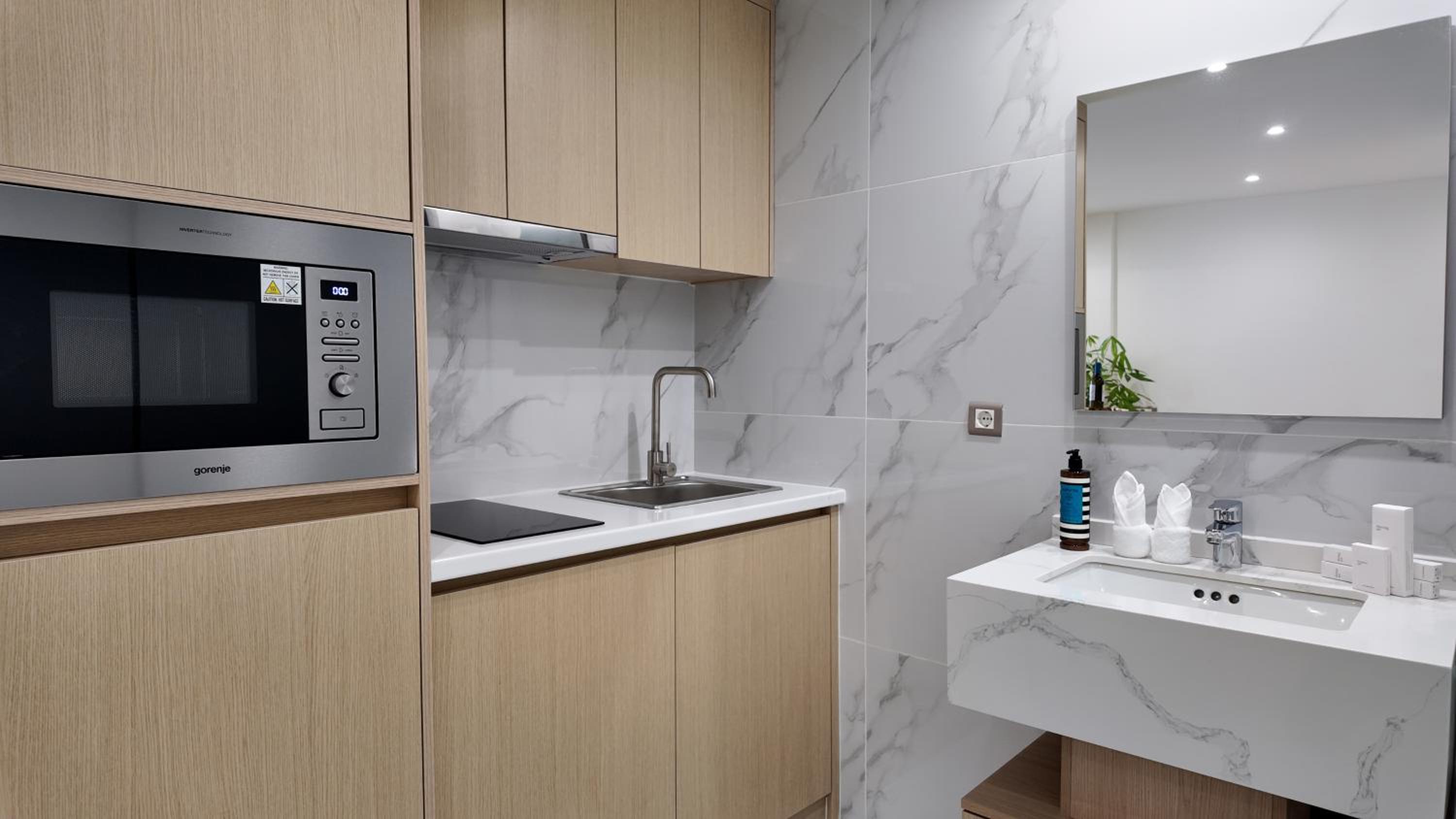 CC LUX Suites in Piraeus Port