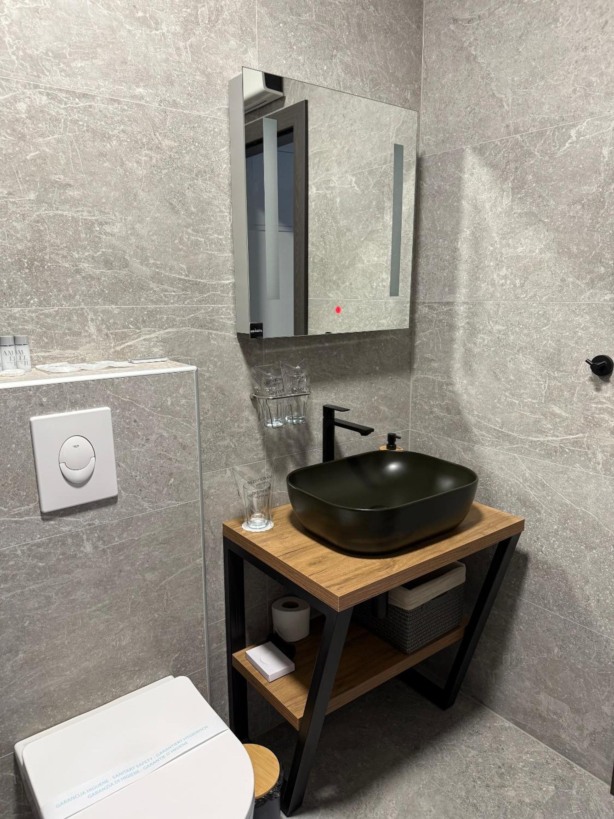 Dalma Pro Apartments - Cozy Studio & Spacious One-Bedroom Apartment - Self Check-in
