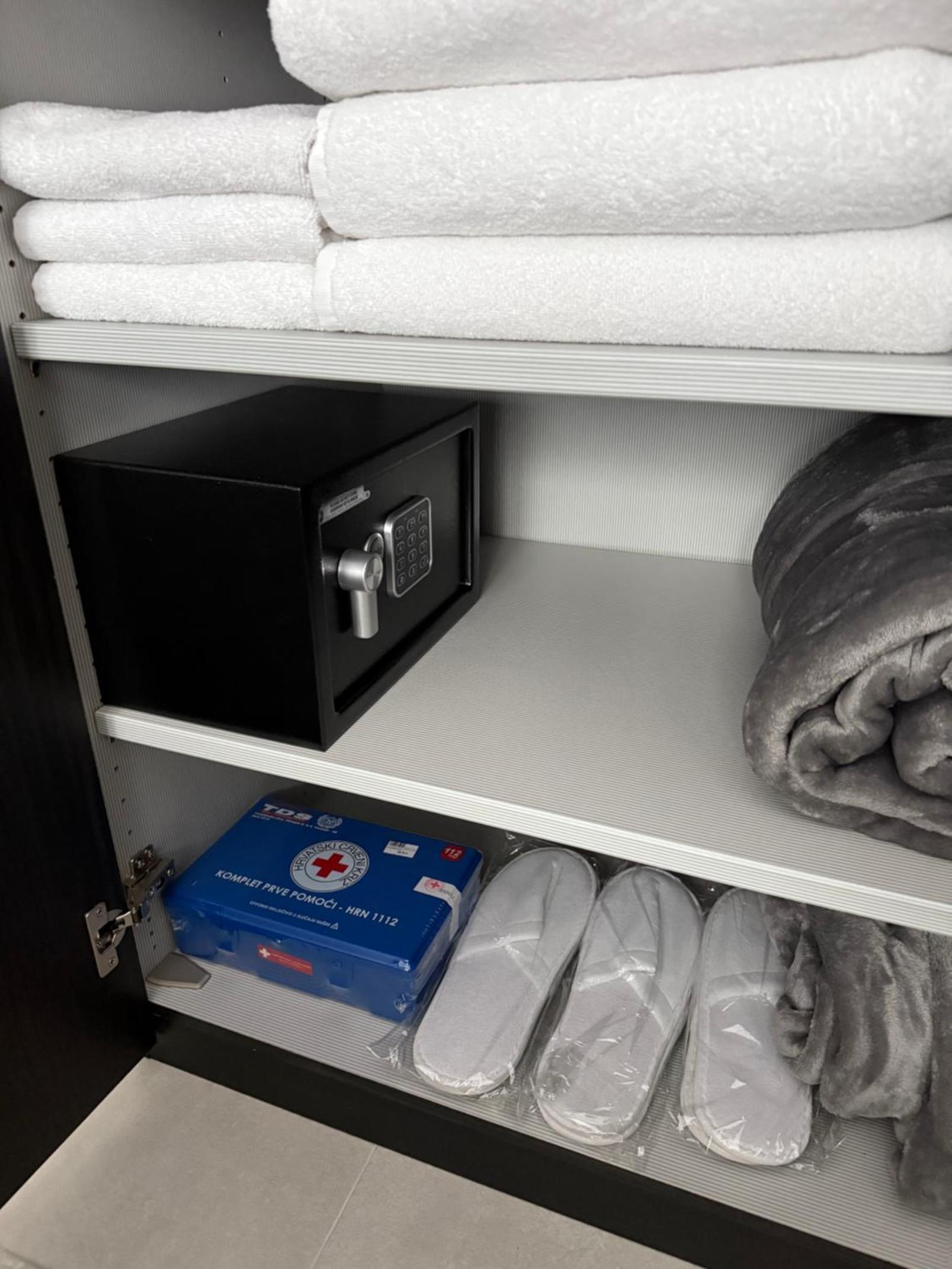Dalma Pro Apartments - Cozy Studio & Spacious One-Bedroom Apartment - Self Check-in