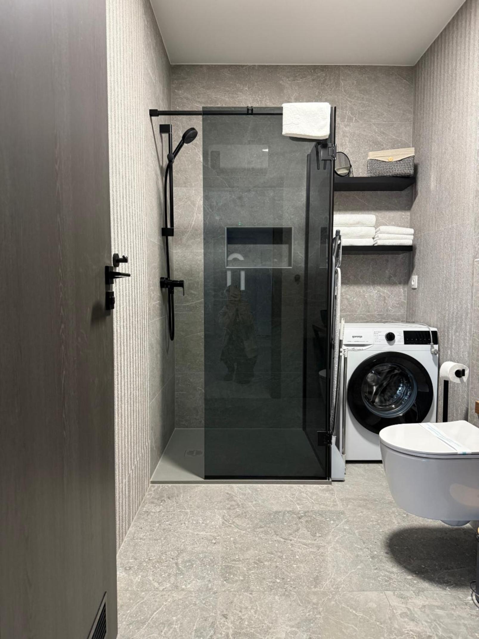 Dalma Pro Apartments - Cozy Studio & Spacious One-Bedroom Apartment - Self Check-in