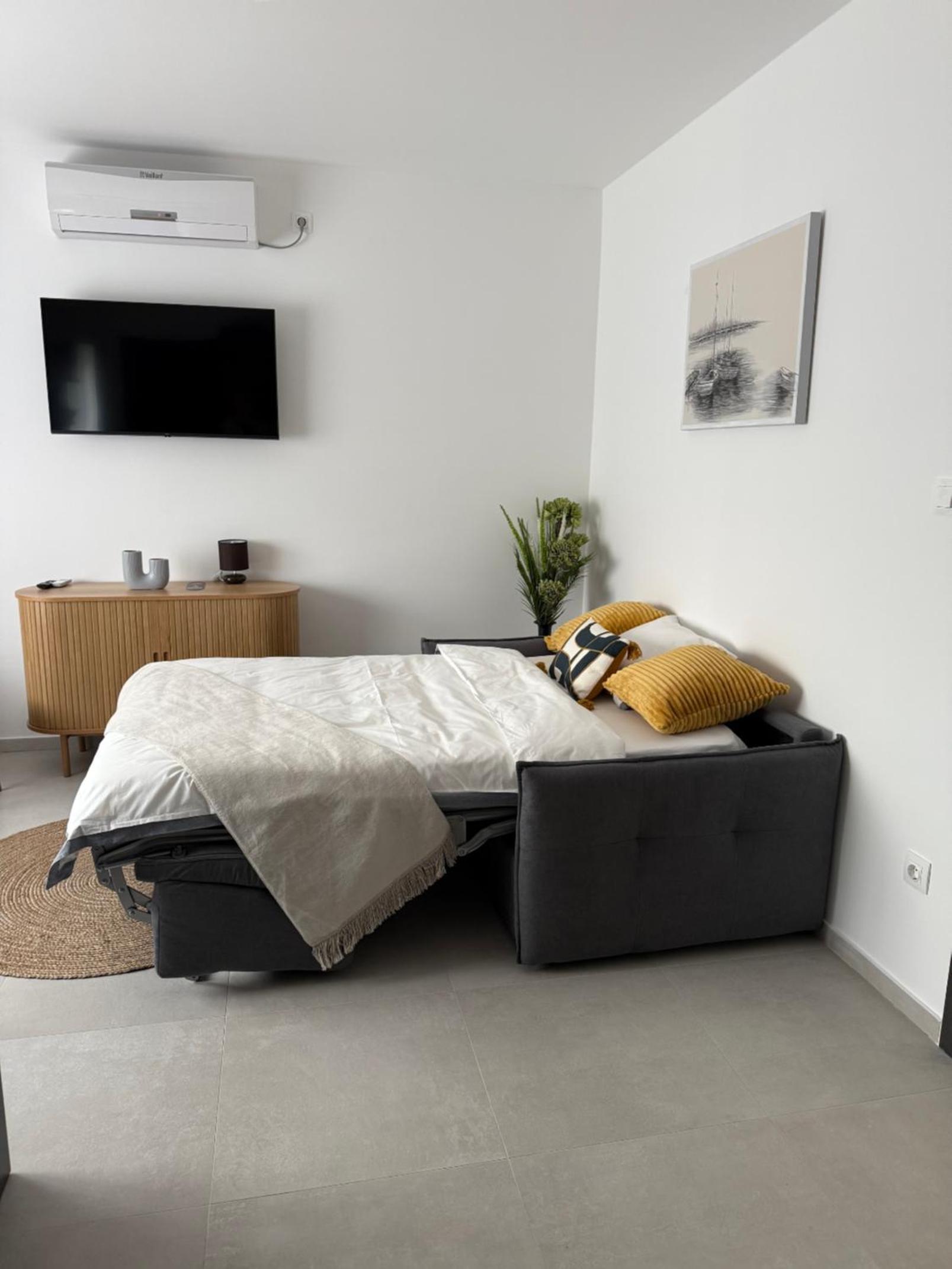 Dalma Pro Apartments - Cozy Studio & Spacious One-Bedroom Apartment - Self Check-in
