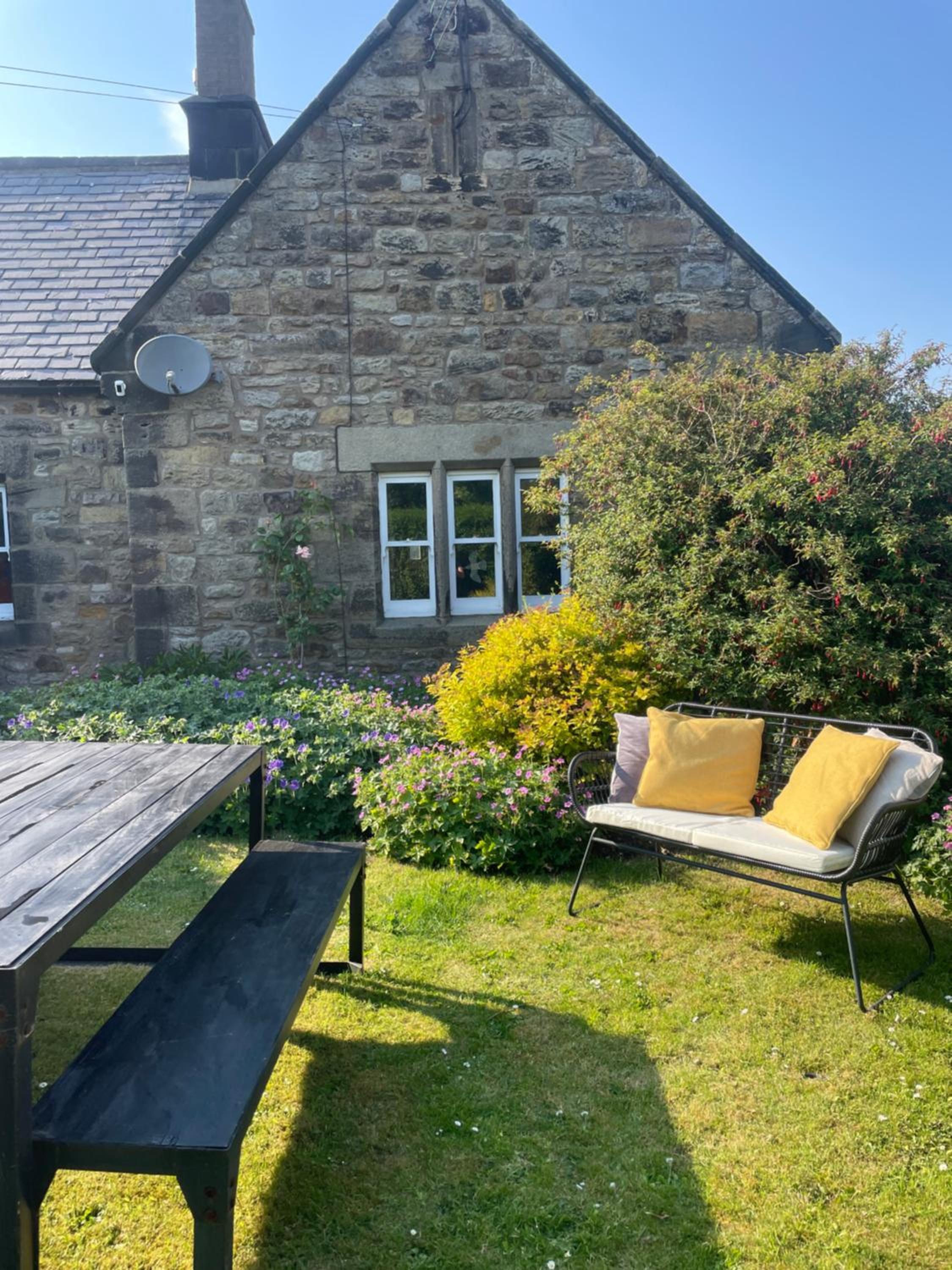 WOOL COTTAGE - Cosy Cottage Retreat with Log Fire & Tranquillity in Shilbottle