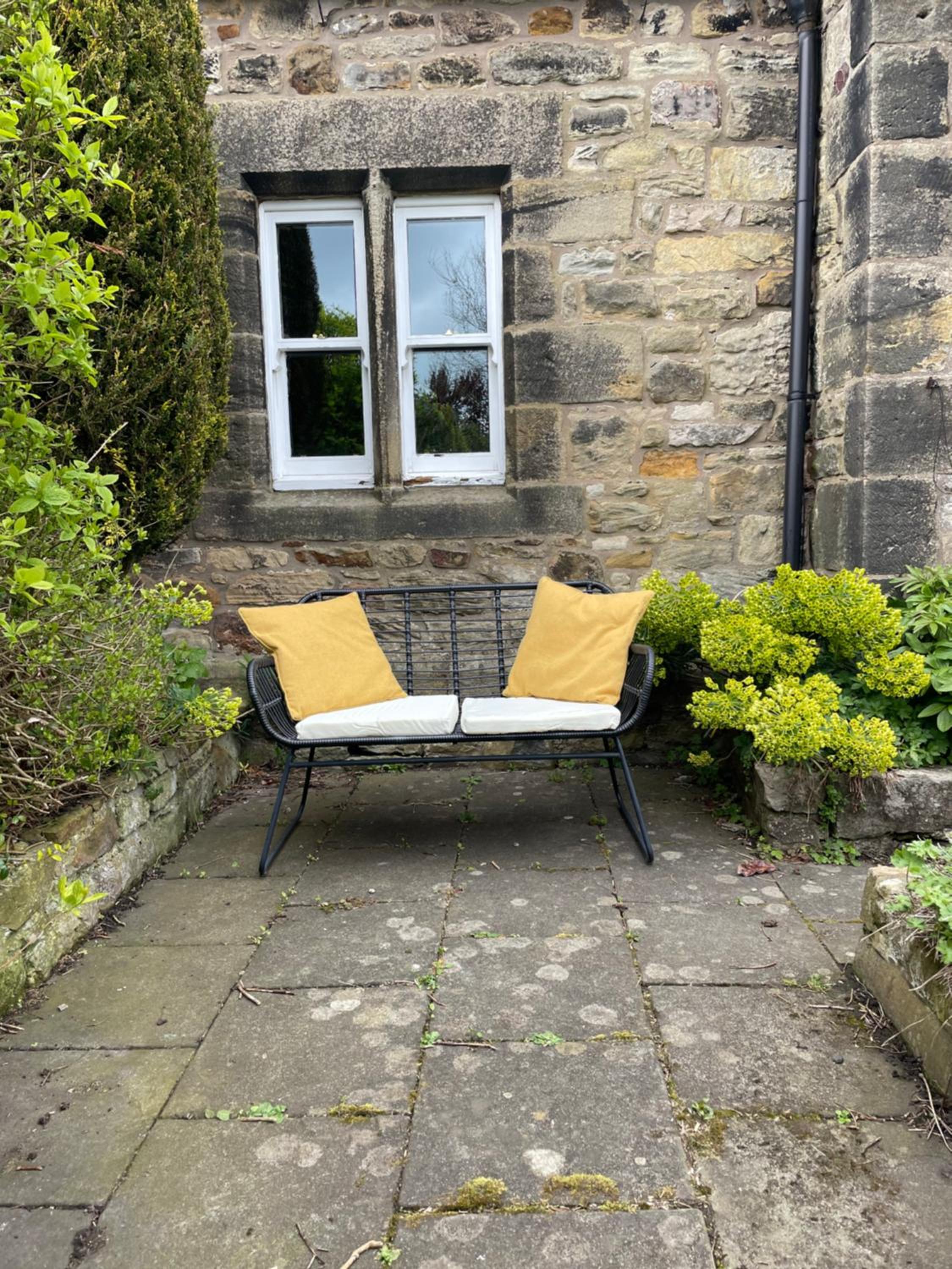 WOOL COTTAGE - Cosy Cottage Retreat with Log Fire & Tranquillity in Shilbottle