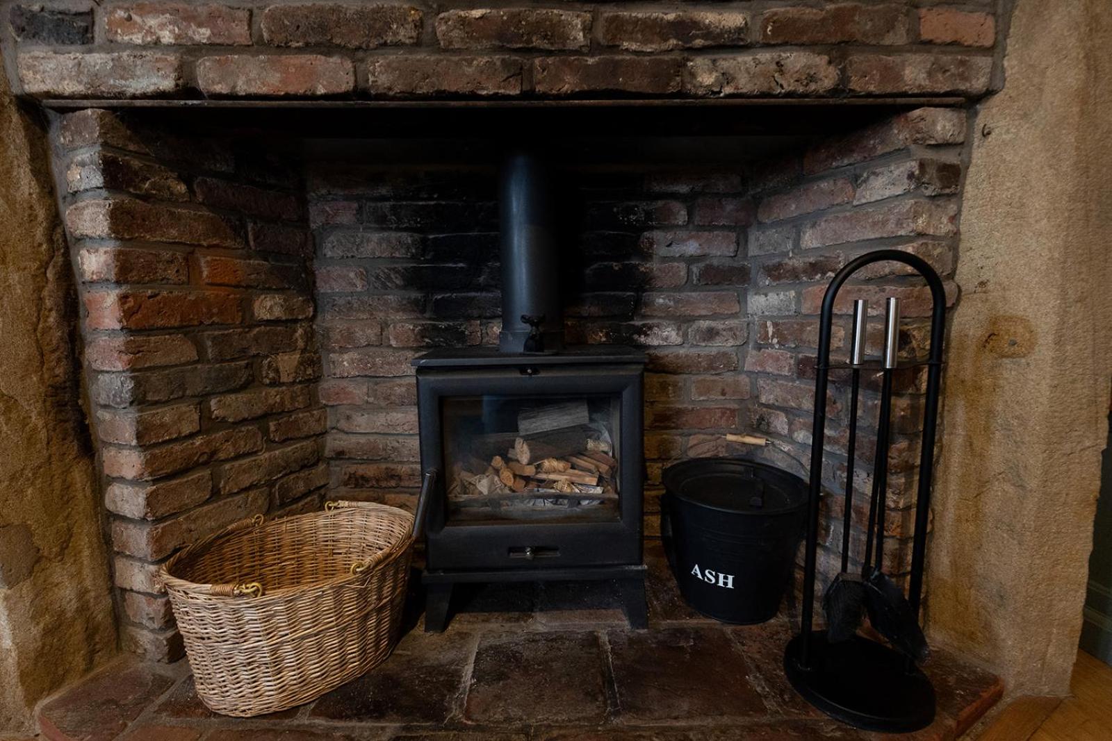 WOOL COTTAGE - Cosy Cottage Retreat with Log Fire & Tranquillity in Shilbottle
