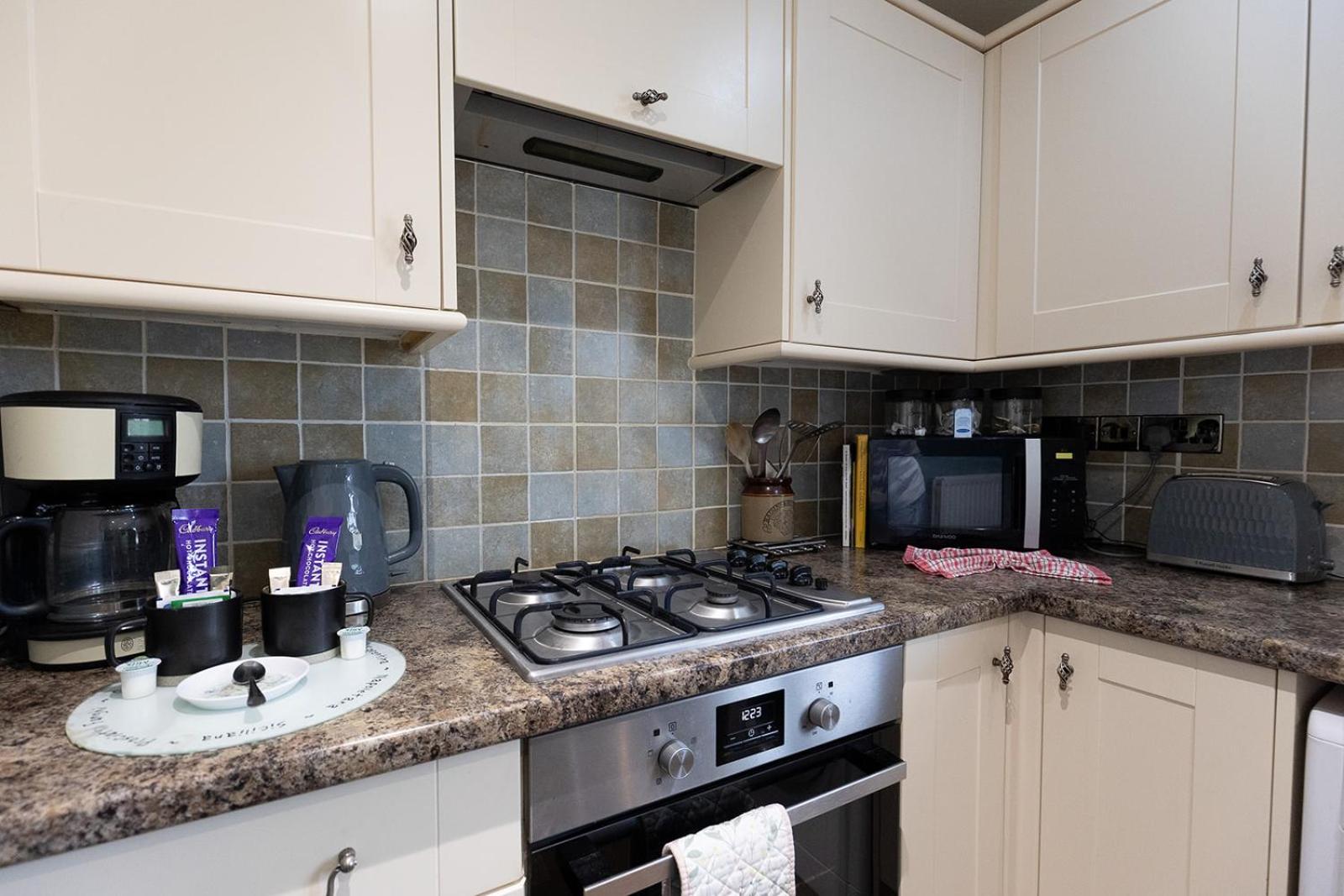 WOOL COTTAGE - Cosy Cottage Retreat with Log Fire & Tranquillity in Shilbottle