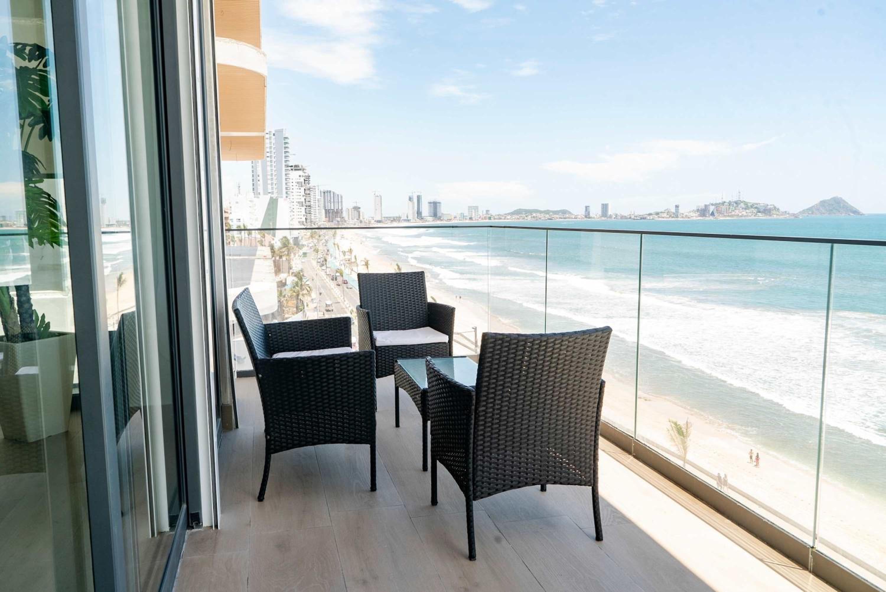 Apartment on the Malecon 2 BR Ocean View