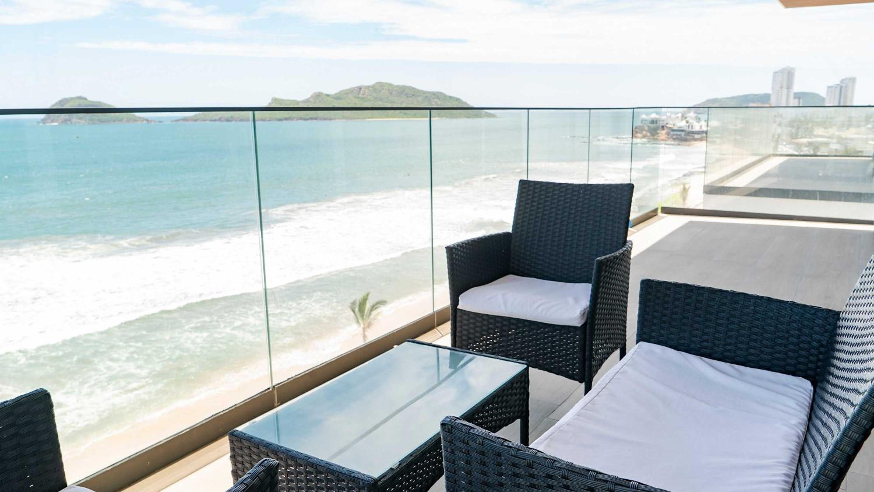 Apartment on the Malecon 2 BR Ocean View