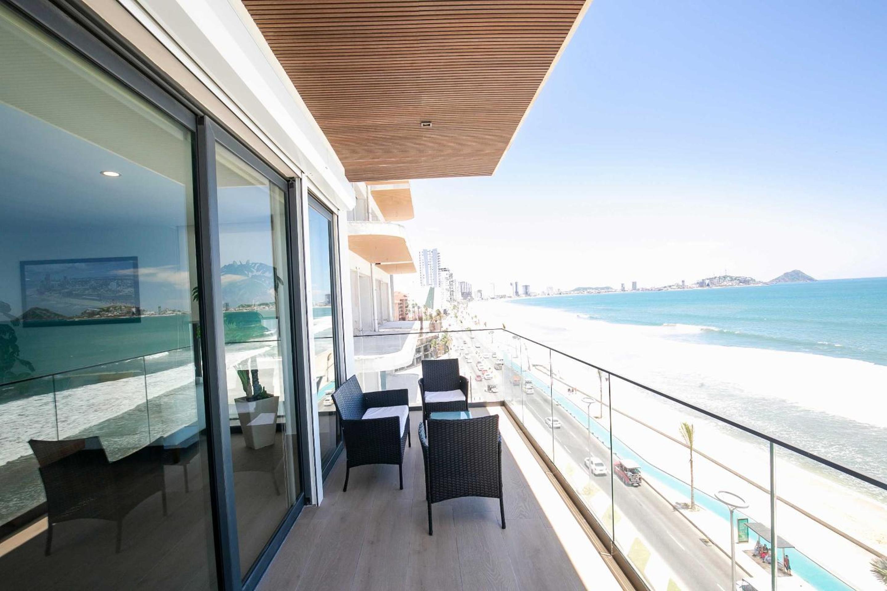 Apartment on the Malecon 2 BR Ocean View