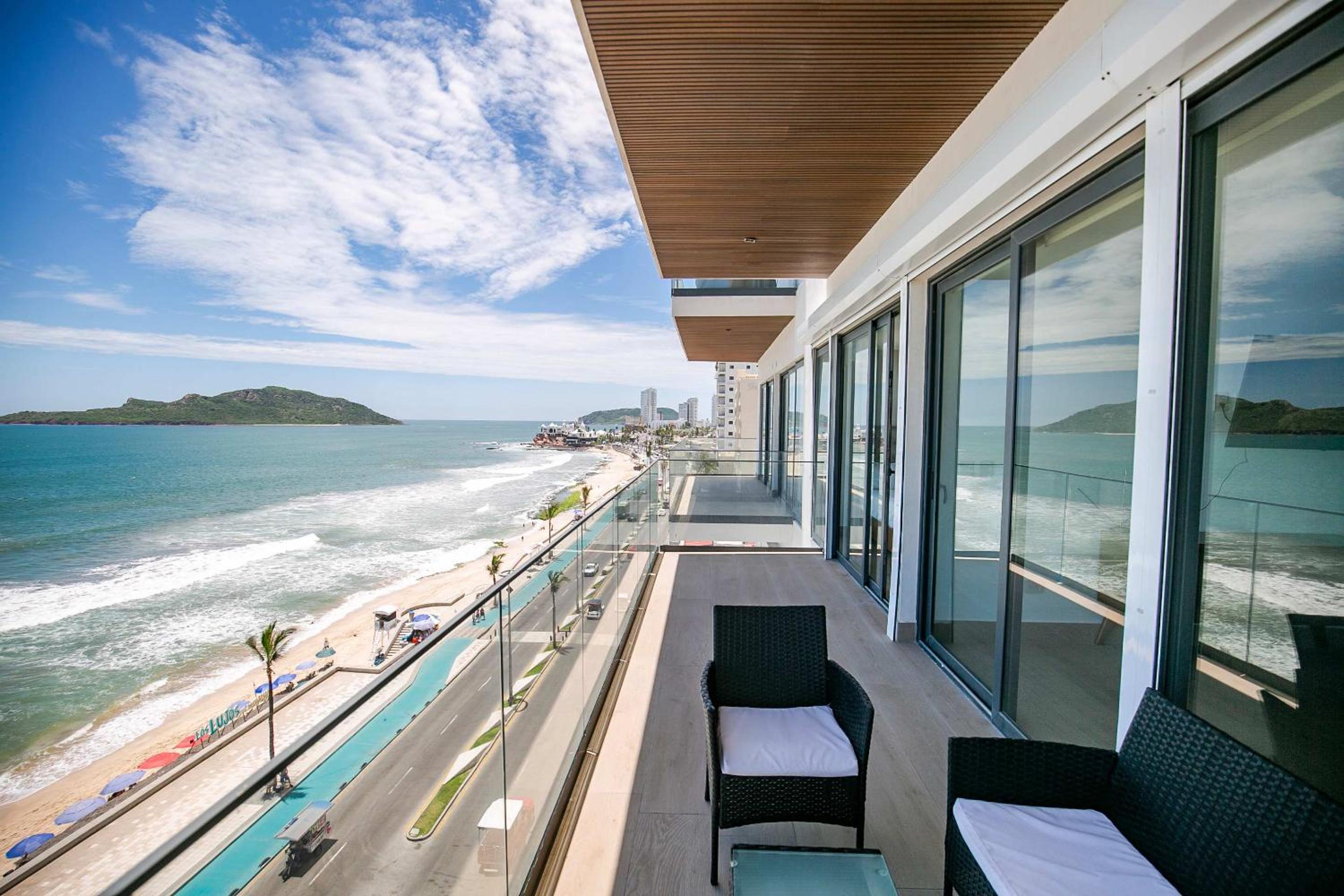 Apartment on the Malecon 2 BR Ocean View