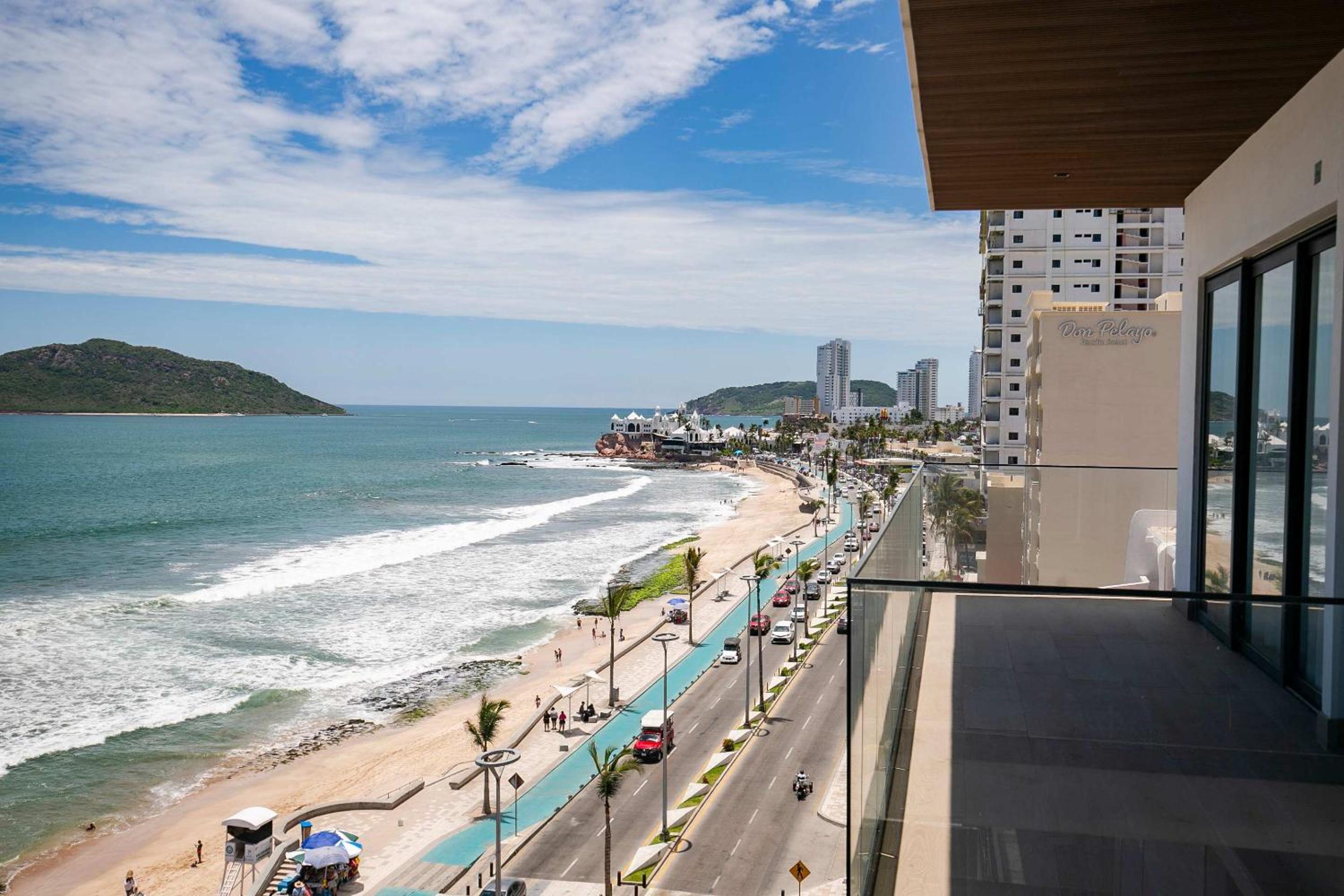 Apartment on the Malecon 2 BR Ocean View
