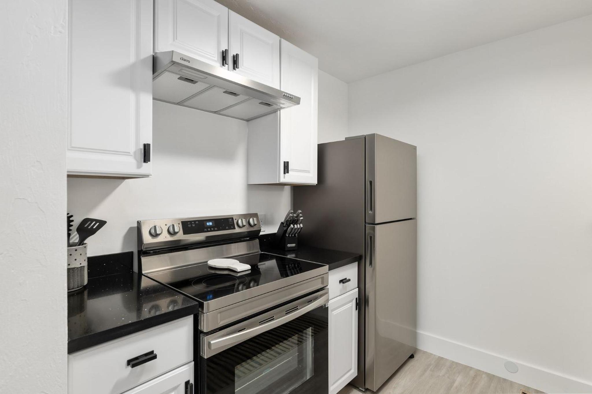 Cozy UF Condo - Near Shands UF VA on Archer Road !