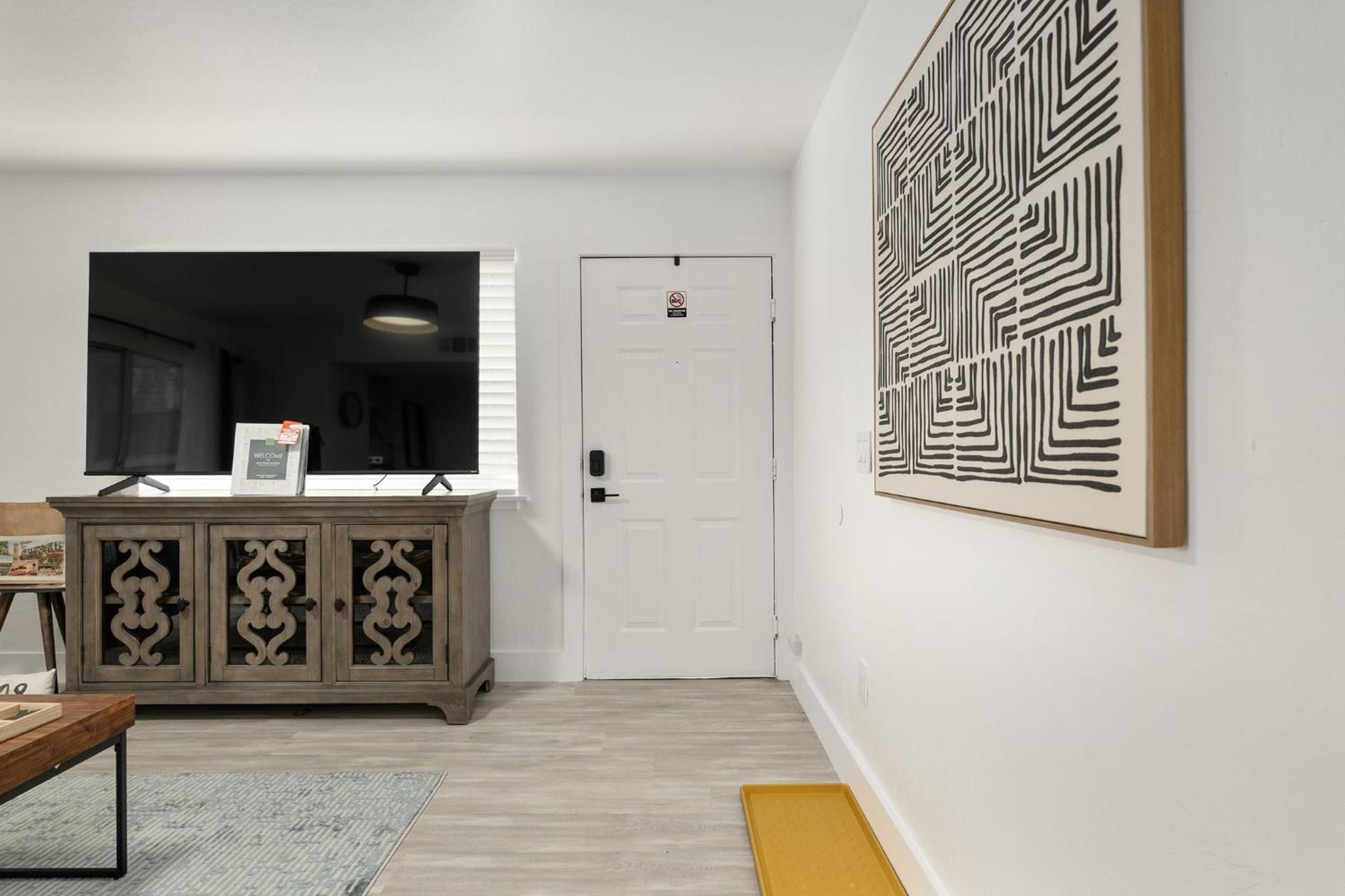 Cozy UF Condo - Near Shands UF VA on Archer Road !