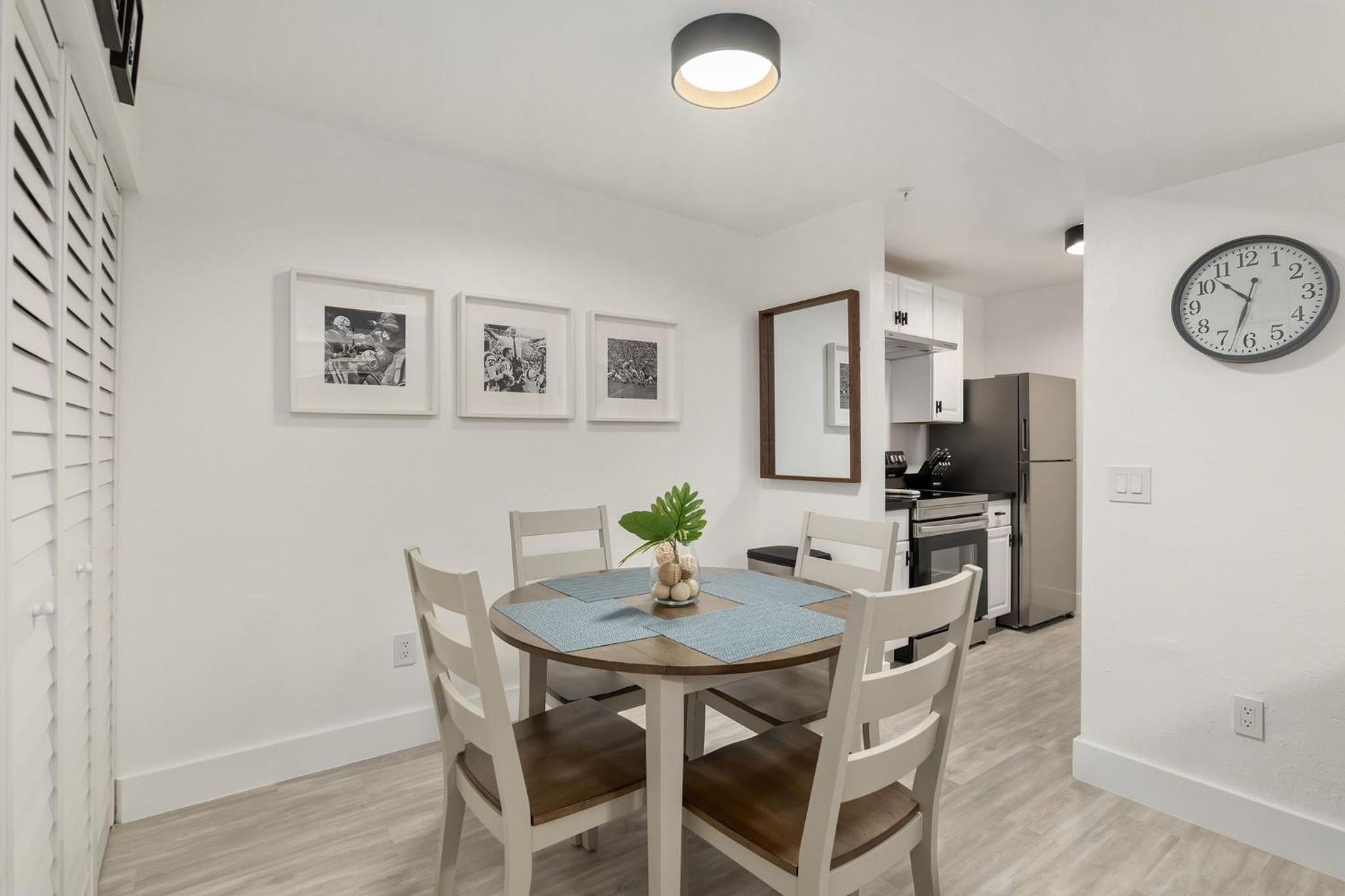 Cozy UF Condo - Near Shands UF VA on Archer Road !