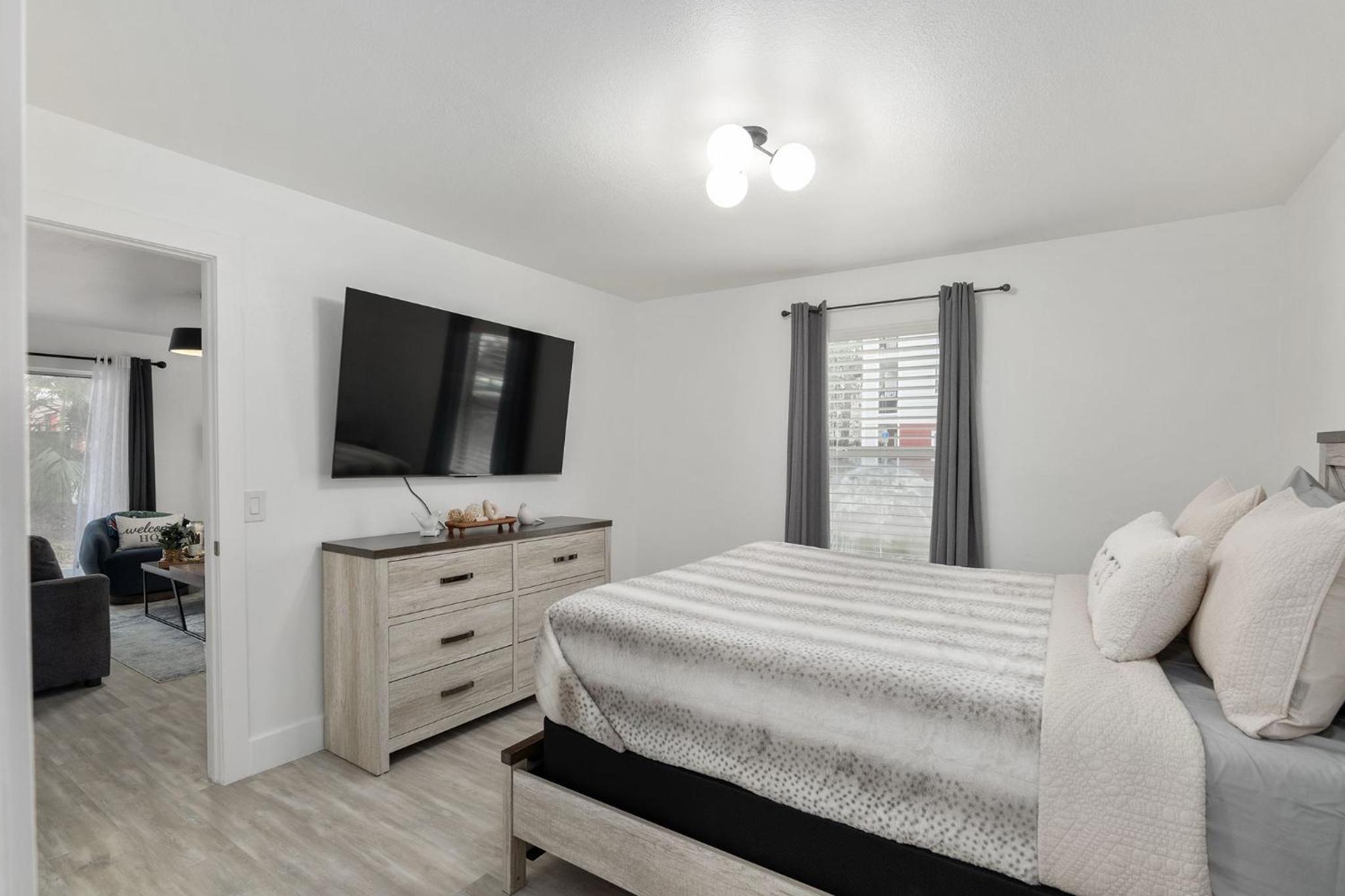 Cozy UF Condo - Near Shands UF VA on Archer Road !