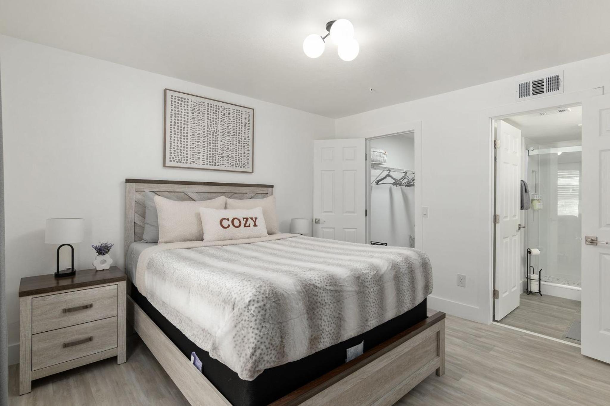 Cozy UF Condo - Near Shands UF VA on Archer Road !