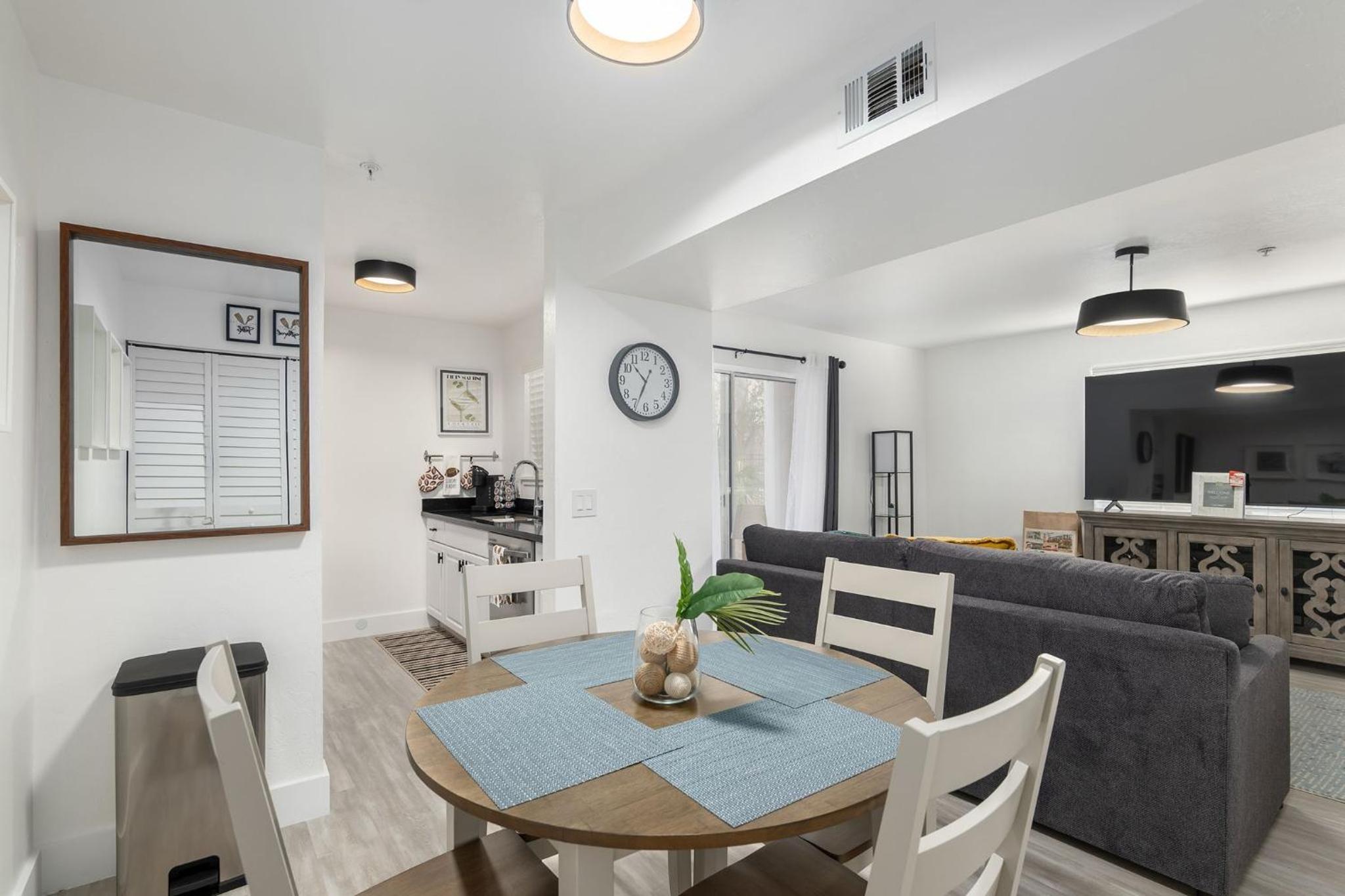 Cozy UF Condo - Near Shands UF VA on Archer Road !